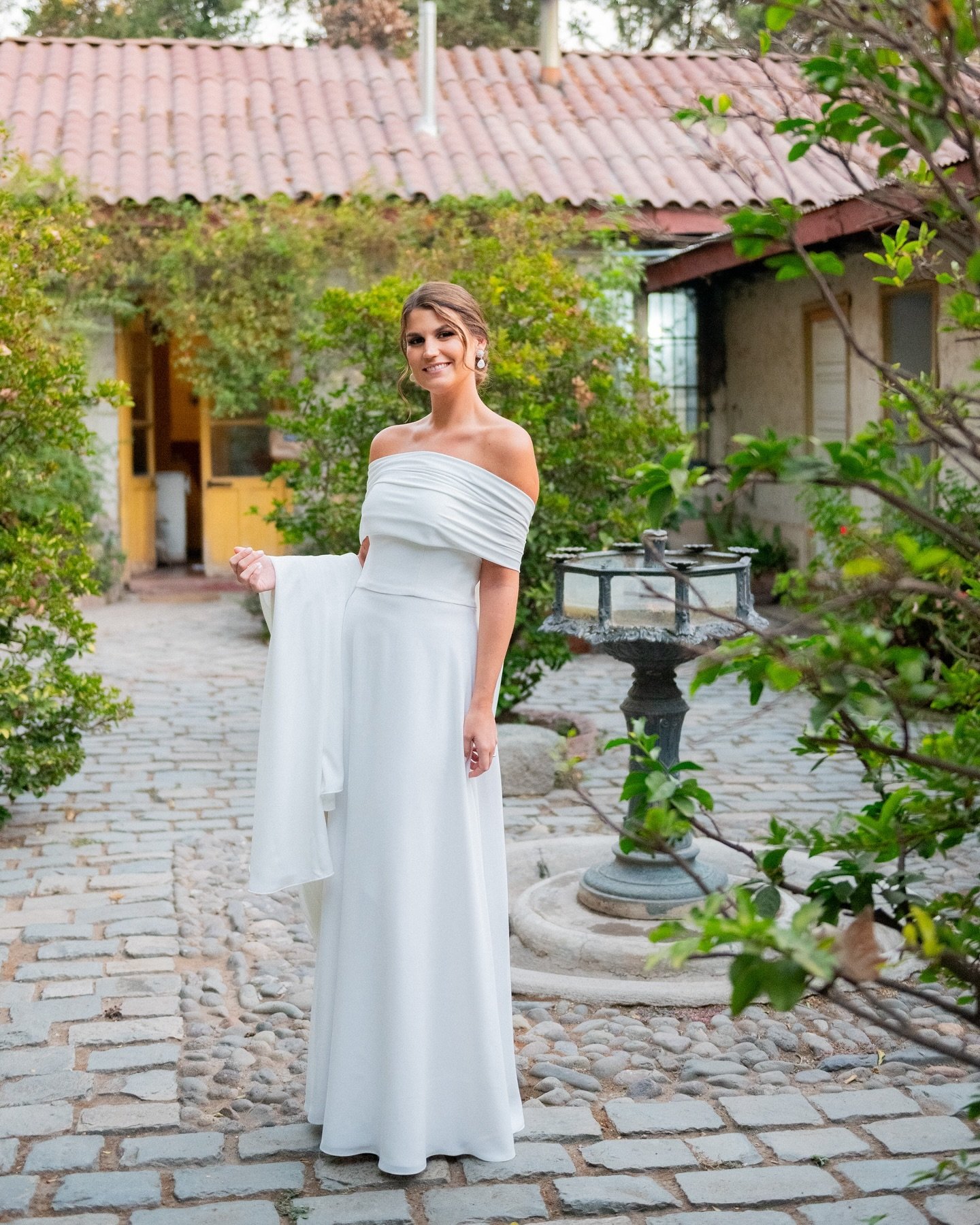 Coni &amp; Carlos 💫

@conivicuna 
@carloscampanap 
Maquillaje: @maquillajeconceallamand 
Peinado: @bmaria.peinados 
Vestido: @caerengraciashop | @domimunita 
Argollas: @bgjoyas 

#weddingchile 
#weddinginspiration