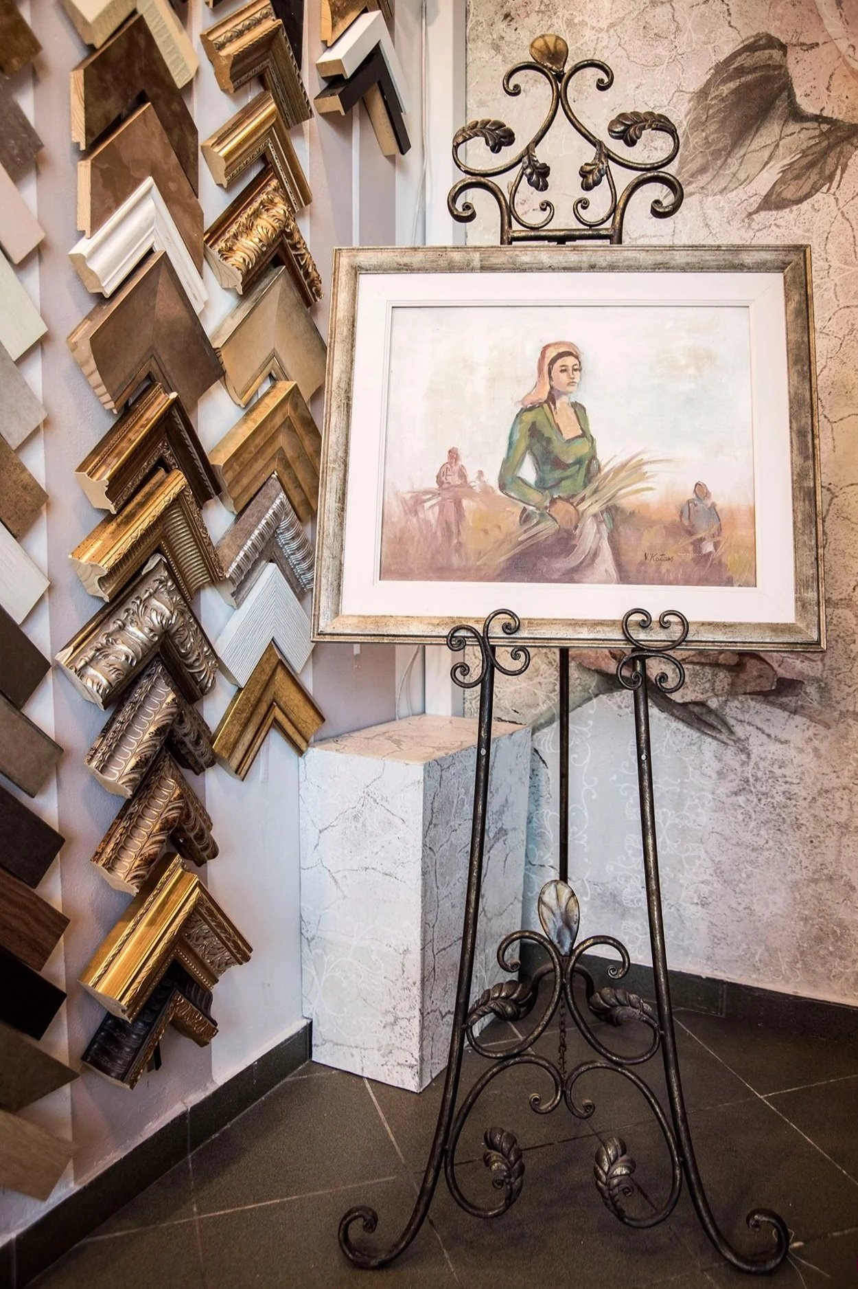 Interior Design_frames and paintings_Gerakas