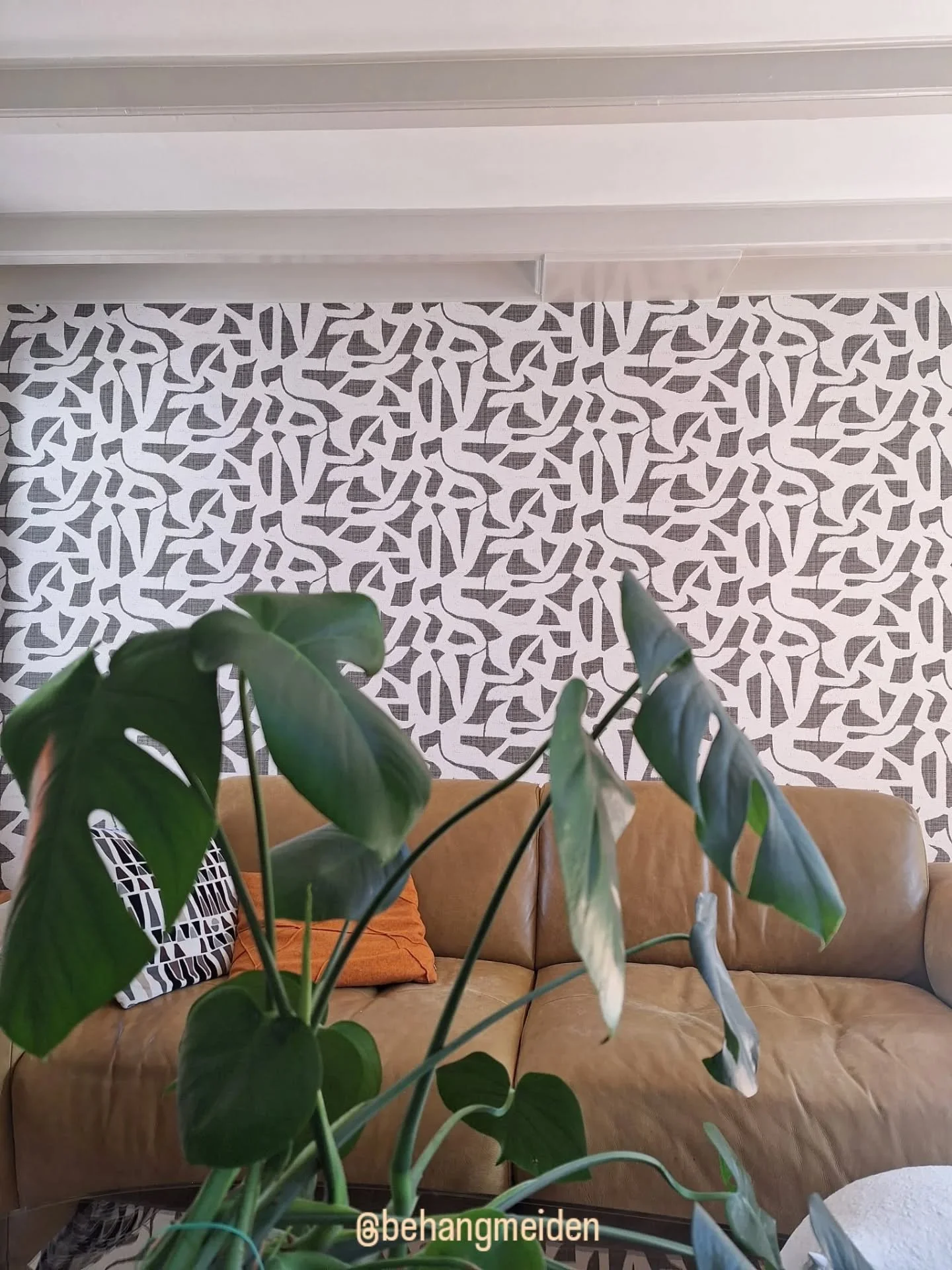 Wij hebben kort geleden dit prachtige behang mogen plakken, en wat hangt die er mooi bij.
Het behang is van @casamance_official  de collectie modernisme

#bahang #behanginspiratie #behanger #wooninspiratie #interieur