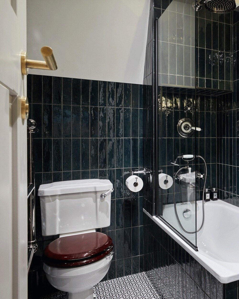 Dive into the depths of our Wapping project bathroom, where the drama of dark tiles meets the classic charm of vintage fixtures. Just a swipe 👉 reveals the full expanse of this striking space.

.
.
#ukhome #bathroomrenovation #bathroomdesign #corner