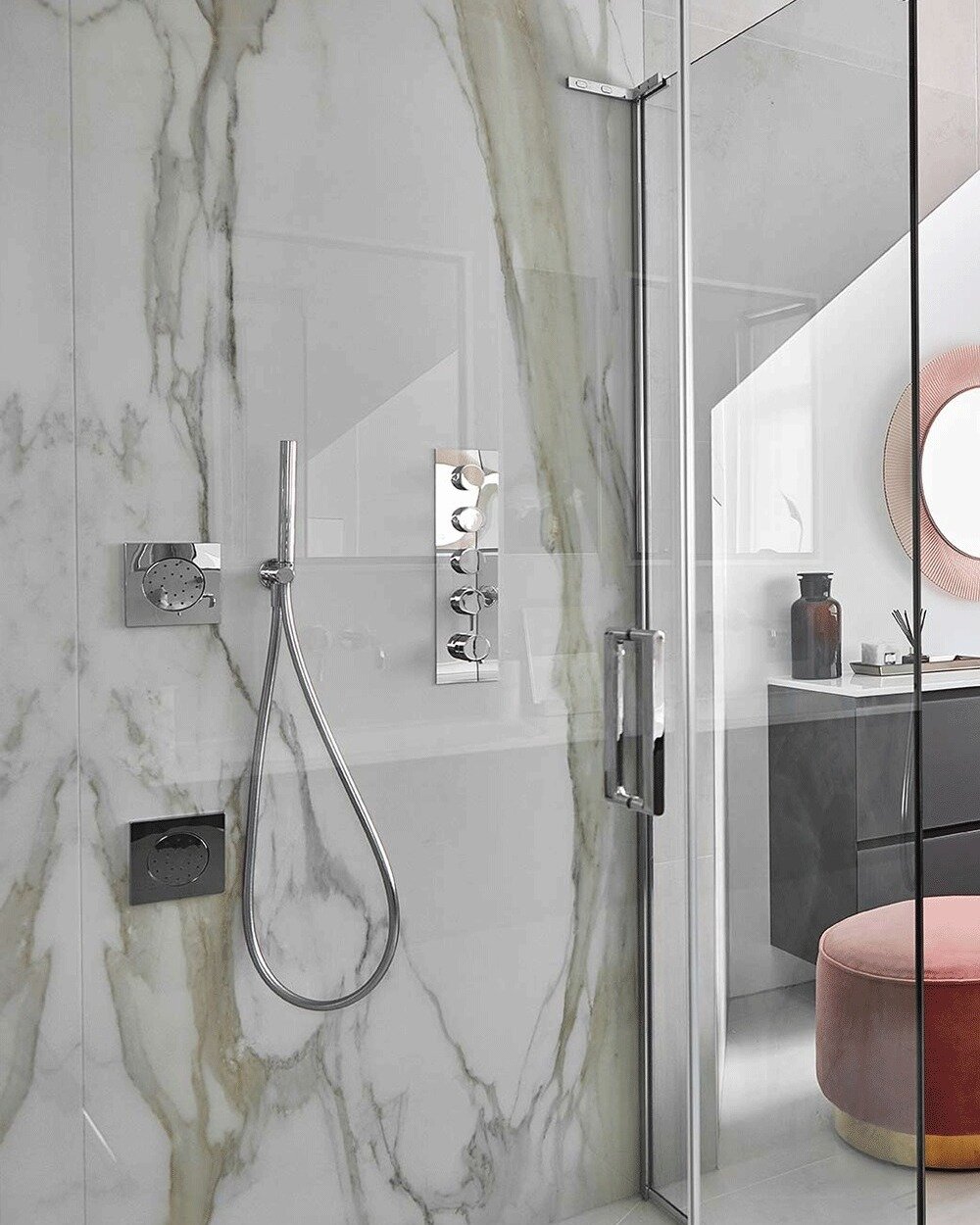 👉Swipe to step into the serene Ealing Family bathroom renovation. Marble elegance meets sleek modernity in a space designed for rejuvenation. 

.
.
#ukhome #bathroomrenovation #bathroomdesign #cornerofmyhome #bathroominspo #homeinterioruk #ukhome #u