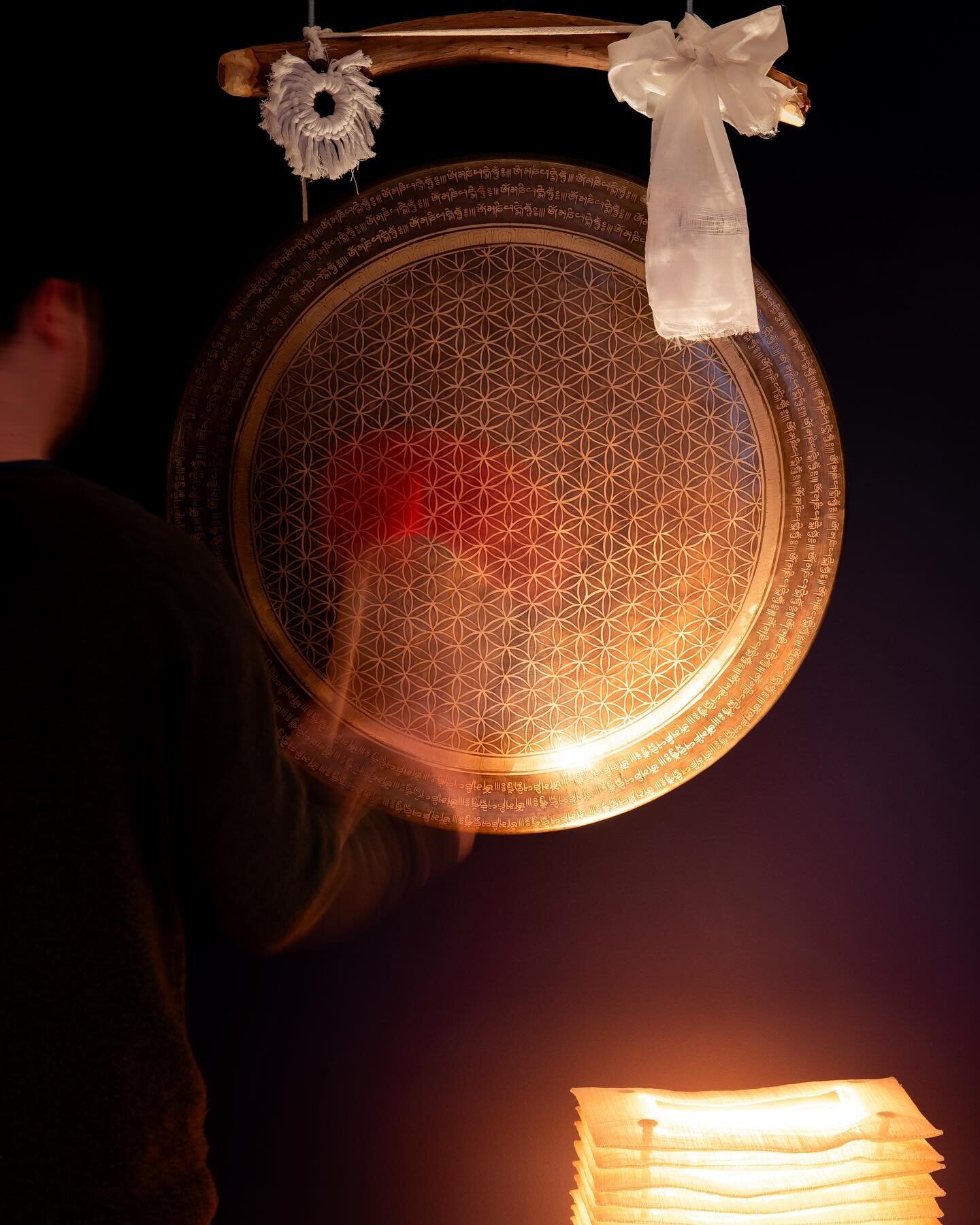 #gong #fullmoon #soundtherapy #healing #heartspace #meditation #fleurdevie

rendez-vous sur www.patamga.com/rendez-vous
Anmeldung unter www.patamga.com/termine

🌕