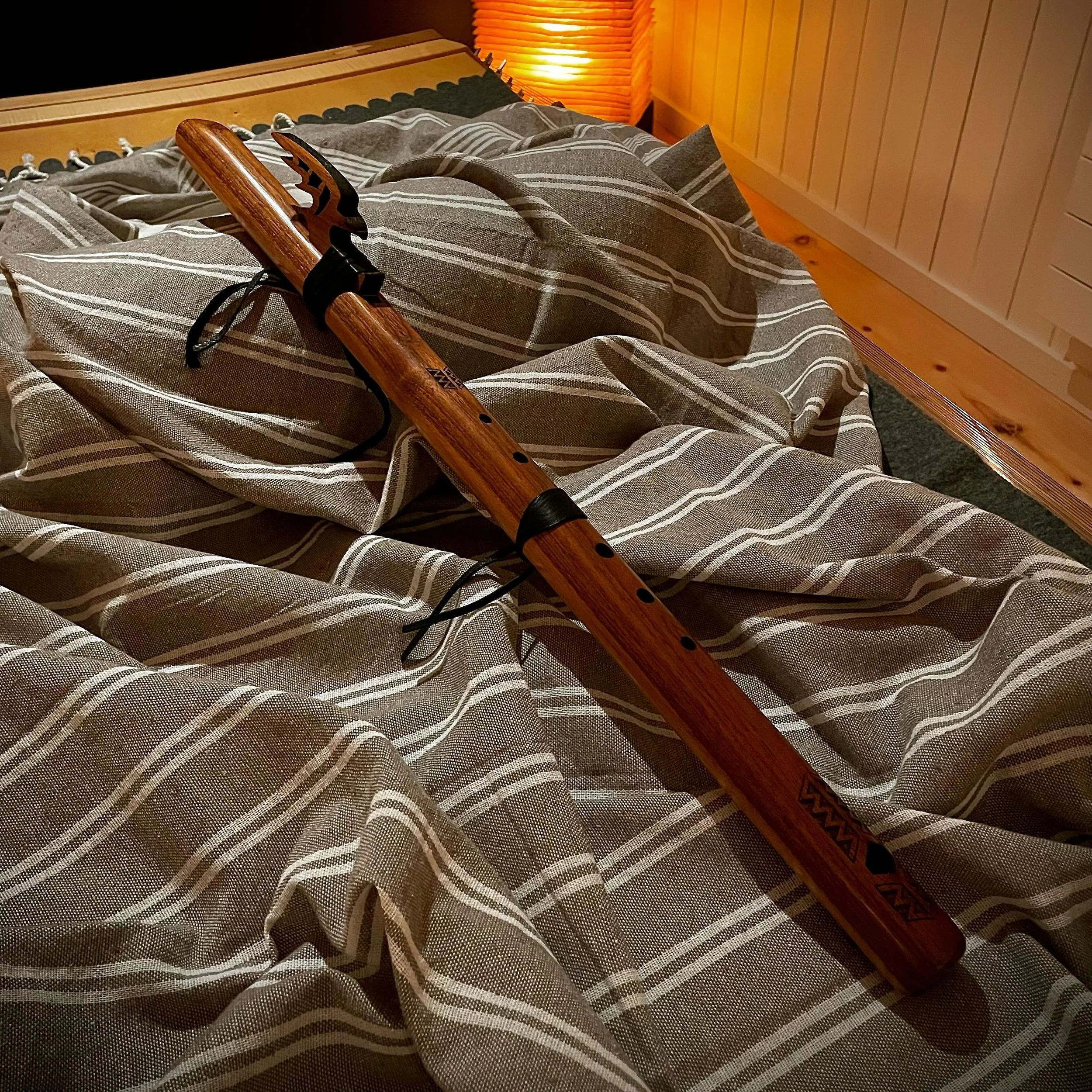 #newspirit #redtailhawk #walnut #gmajor 🙏 gratitude to @feeltone_instruments ✨