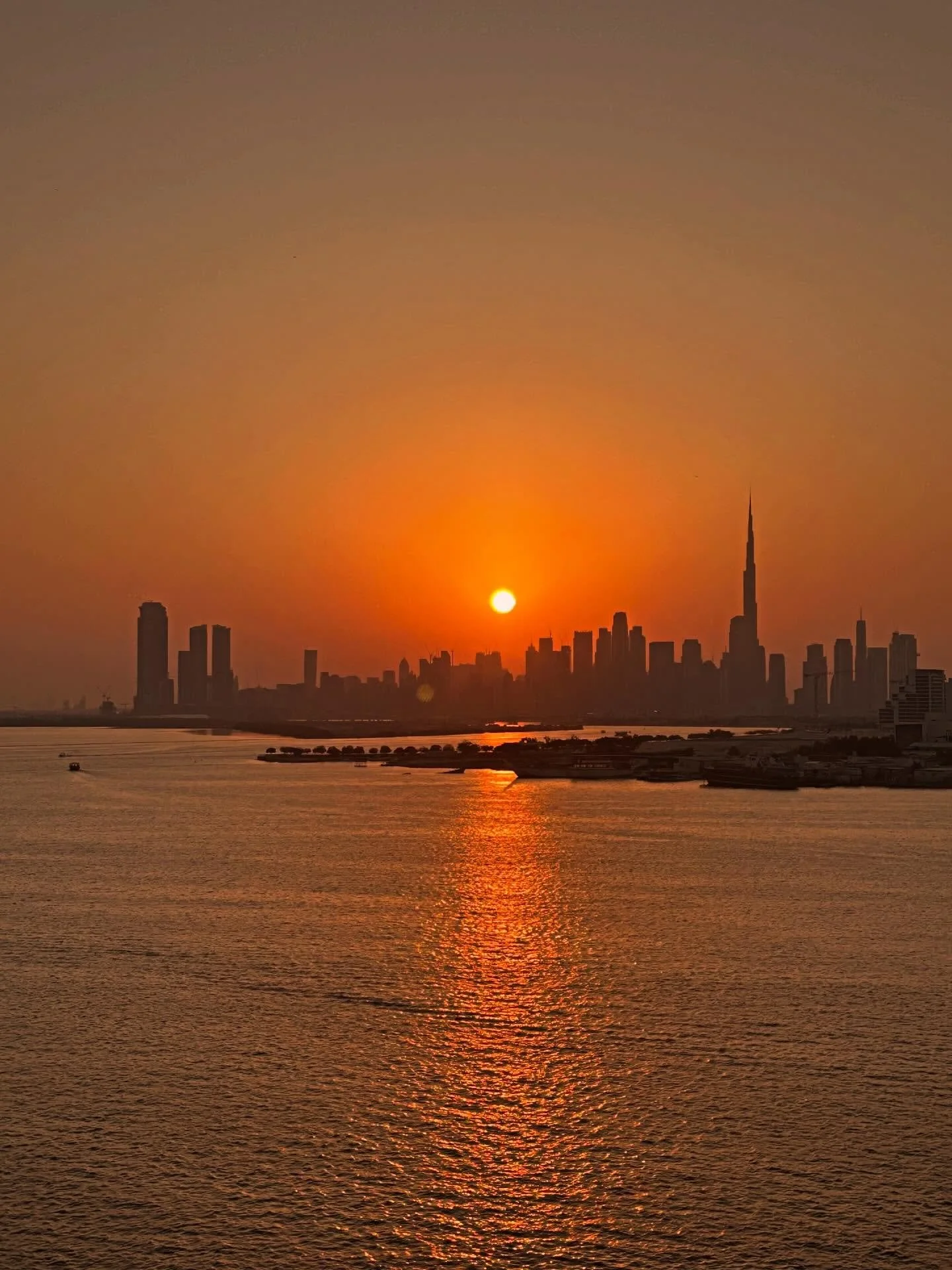 Our Destination of the Month: United Arab Emirates 🇦🇪 Did January feel like it was 3,467 days long? Last minute escapes into the sun to beat the winter blues. #aspiremore 

Think luxury accommodation, world-class cuisines, and endless sunshine. The