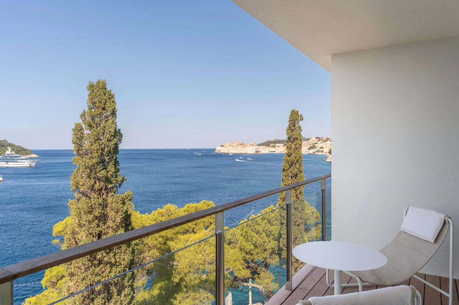 DeluxeSeaView2-Medium-1-1.jpg