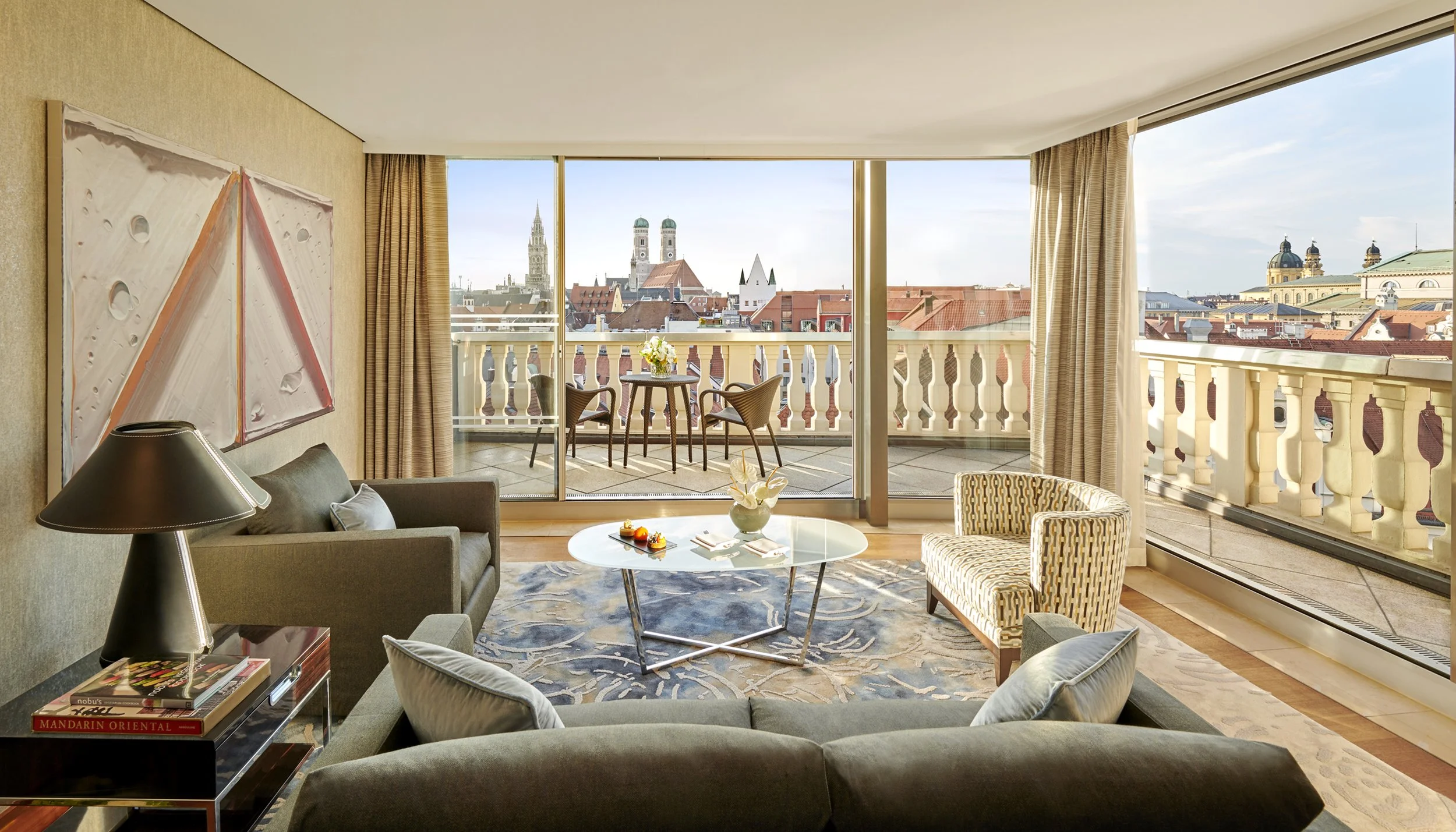 MOMUC_PANORAMIC_SUITE_607_LIVING_ROOM.jpg