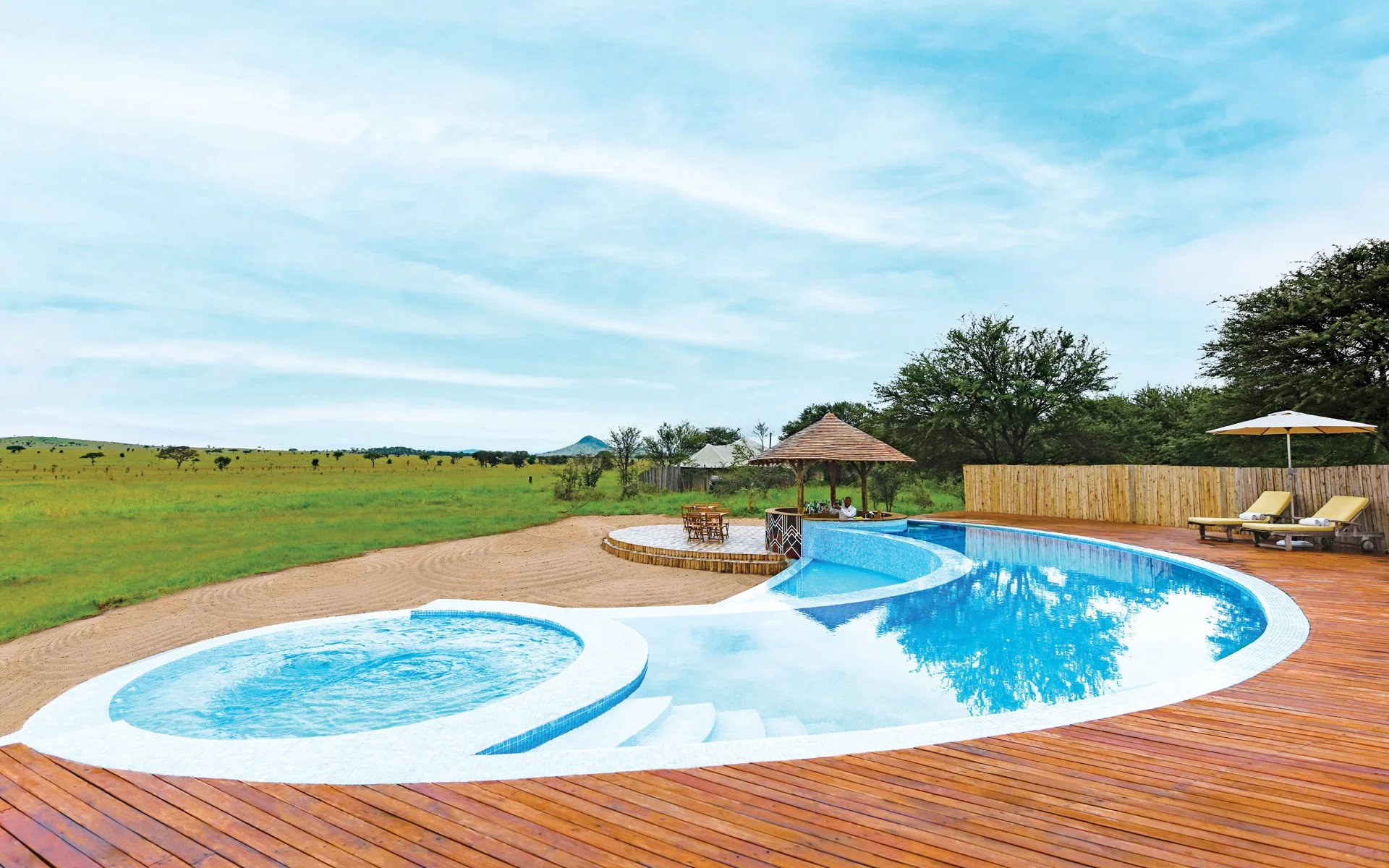 Nyaruswiga-Infinity-Pool-and-Pool-Bar-3.jpg