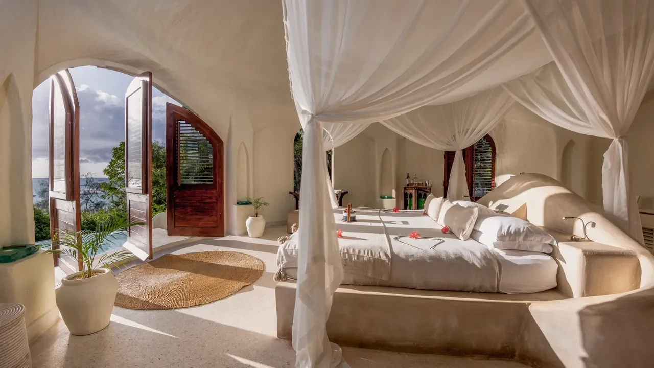 kilindi-zanzibar-gallerybedroombeachvilla.webp