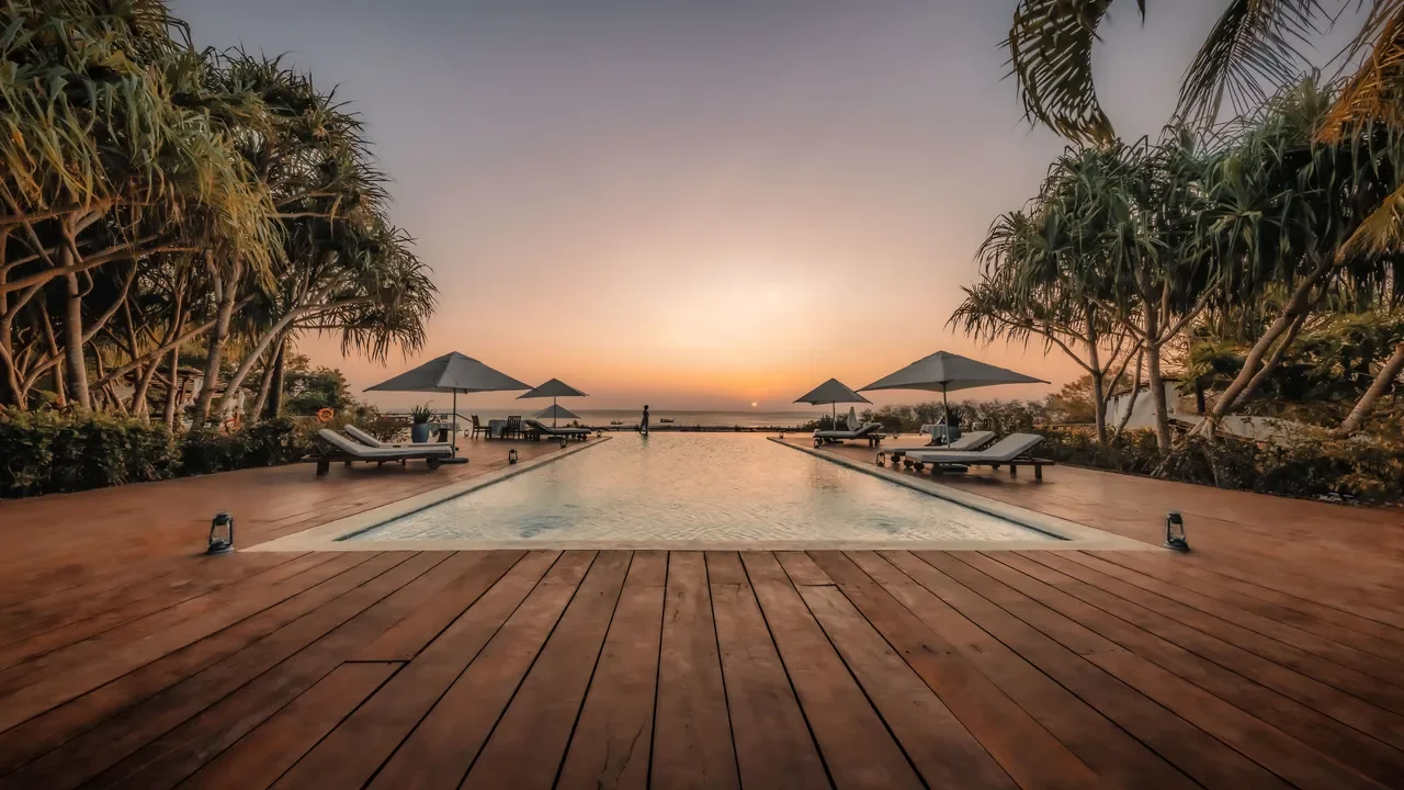 kilindi-zanzibar-gallerysunsetpoolwide.webp