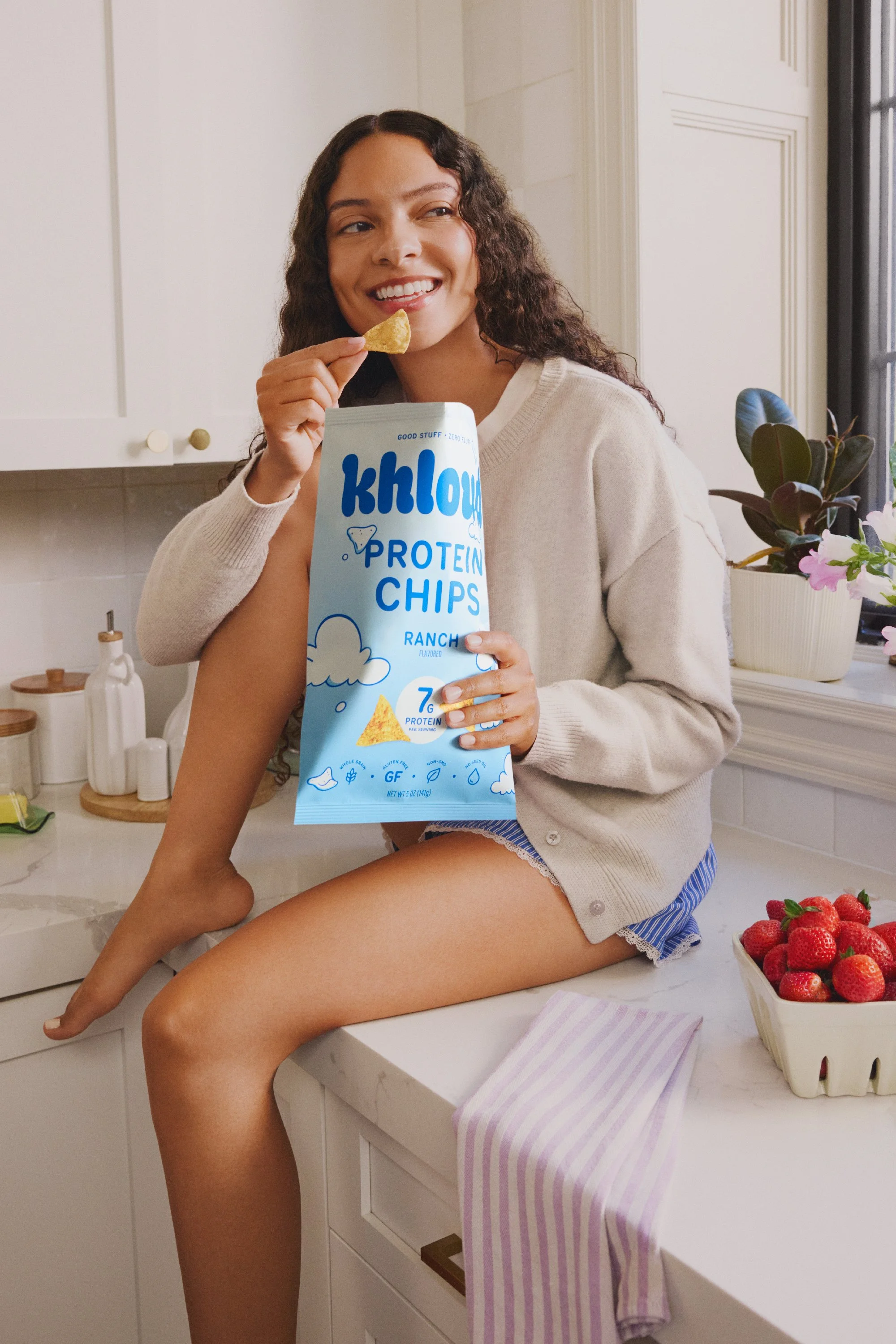 Khould_EatingSnack_MultiServe_WC_1409_web.jpg