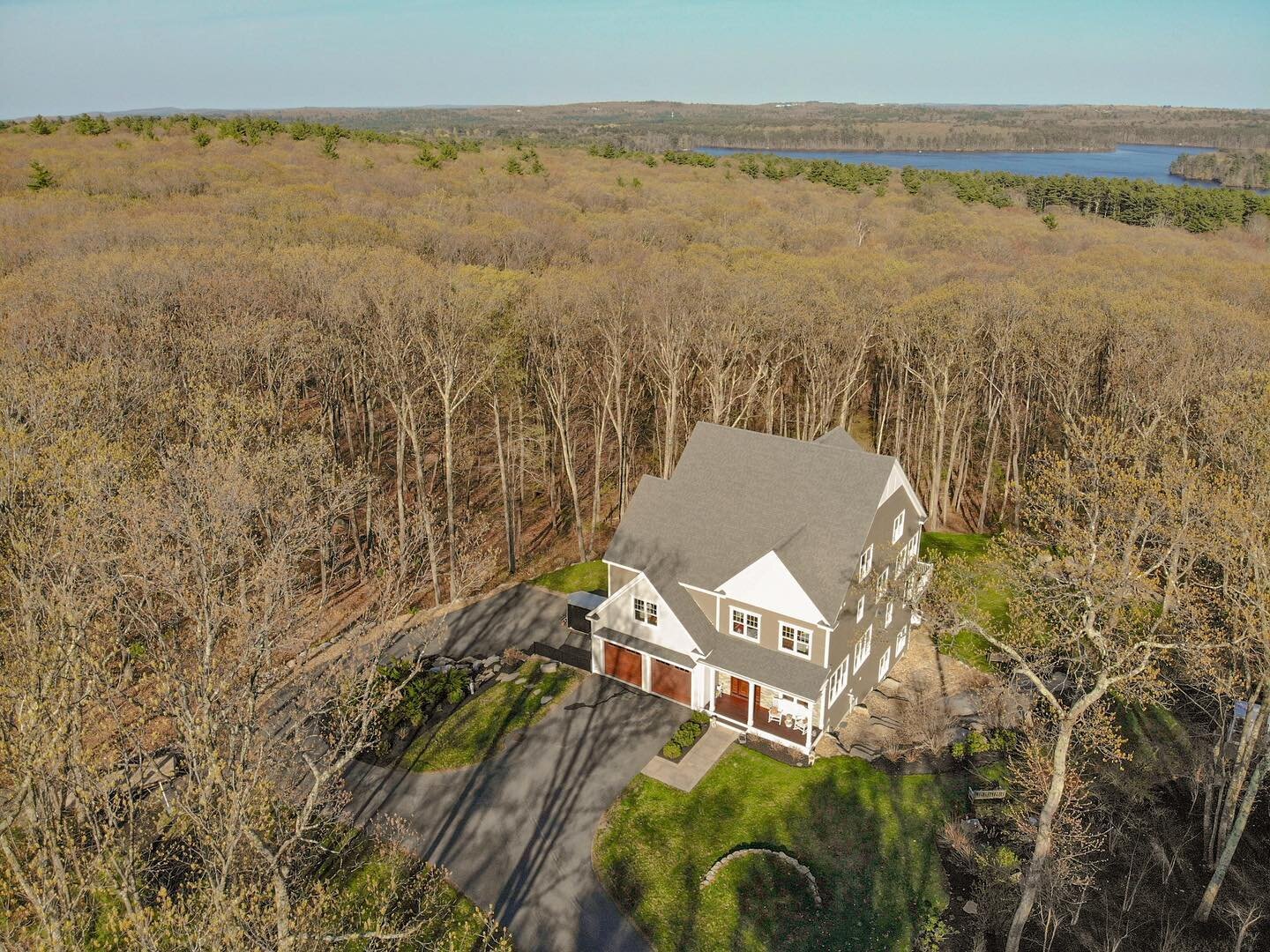 JUST LISTED // 3 Lakeview Path, Hopkinton // 4 Beds,4.5 Baths, 6060sqft, 4 Car Garage! 

Asking Price: $1,899,900

Video tour and additional info link in bio!

#newconstruction #newhome #newconstructionhomes #forsale #realestate #realtorsforinstagram