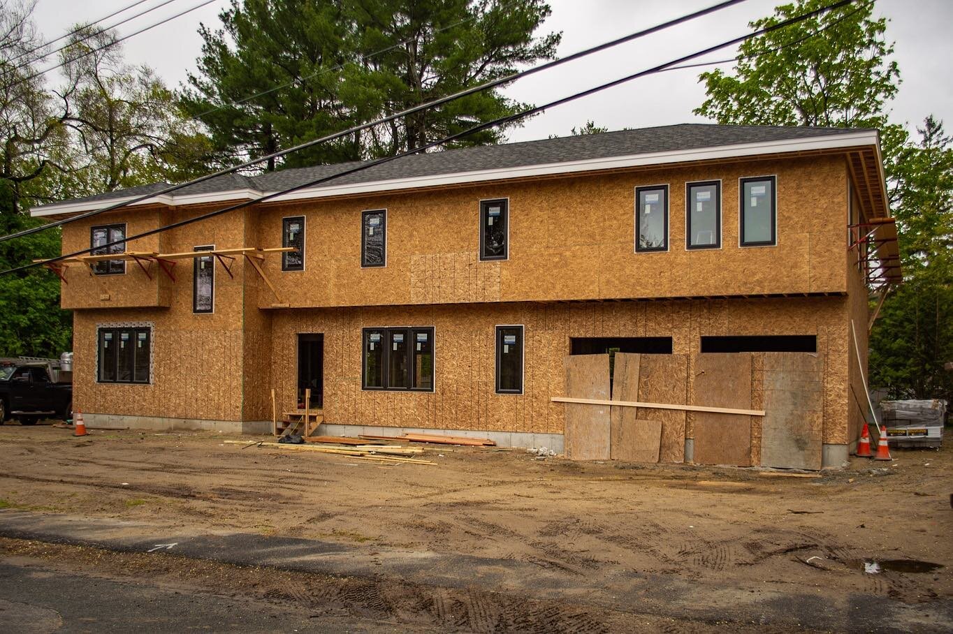 CONSTRUCTION UPDATE: 1 Liberty St, Natick // 

5000+ sqft contemporary new construction with a finished basement, 5 beds, 4.5 baths, 2 car garage, in the highly desirable Wethersfield Neighborhood! 

Available to show! Inquiries:

781-697-7116
Vincen