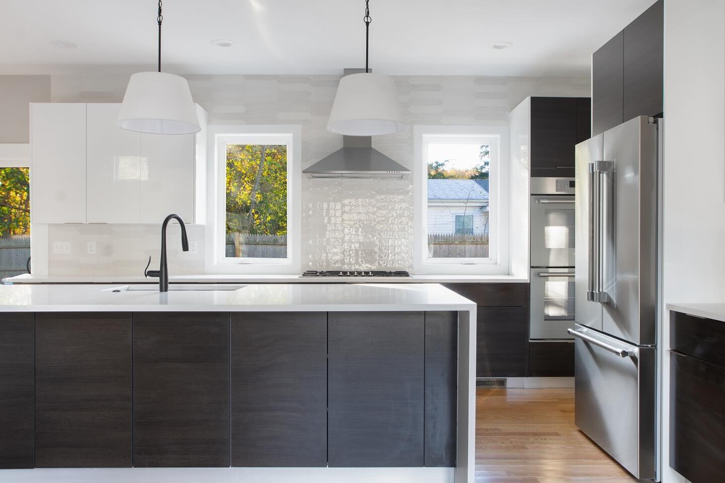 The 1st floor at 1 Liberty St&hellip;. @vnardonerealestate 

Gorgeous Contemporary New Construction at 1 Liberty St in Natick!

Swipe left! 

#newconstruction #kitchen #kitchendesign #modernkitchen #contemporary #contemporarykitchen #homedesign #home