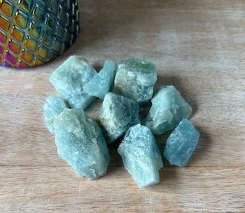 aquamarine healing crystals.jpeg