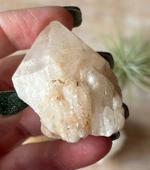litium quartz healing point crystal.jpeg