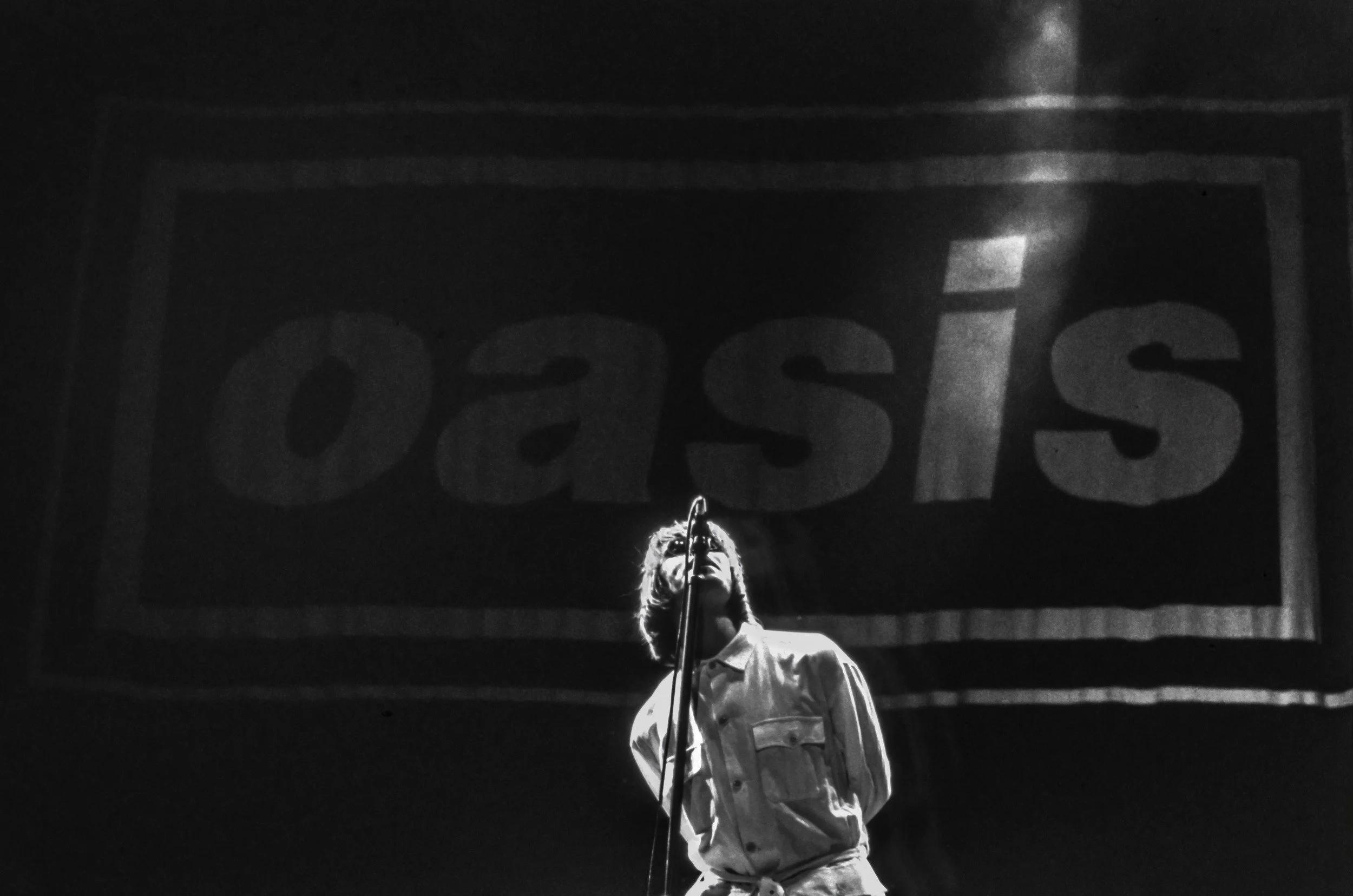 01 — Oasis Live at Knebworth · 10 August 1996