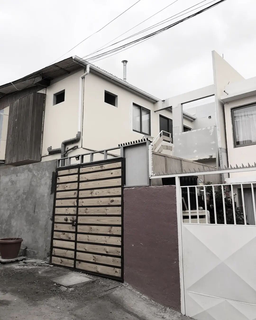 Equipo SAT en terreno realizando supervision de avance de obra en ampliaci&oacute;n menor a 100m2. Proyecto Llanquihue - Antofagasta.
-
Nuestro servicio de asistencia t&eacute;cnica hace seguimiento continuo de sus trabajos brindando asesor&iacute;a 