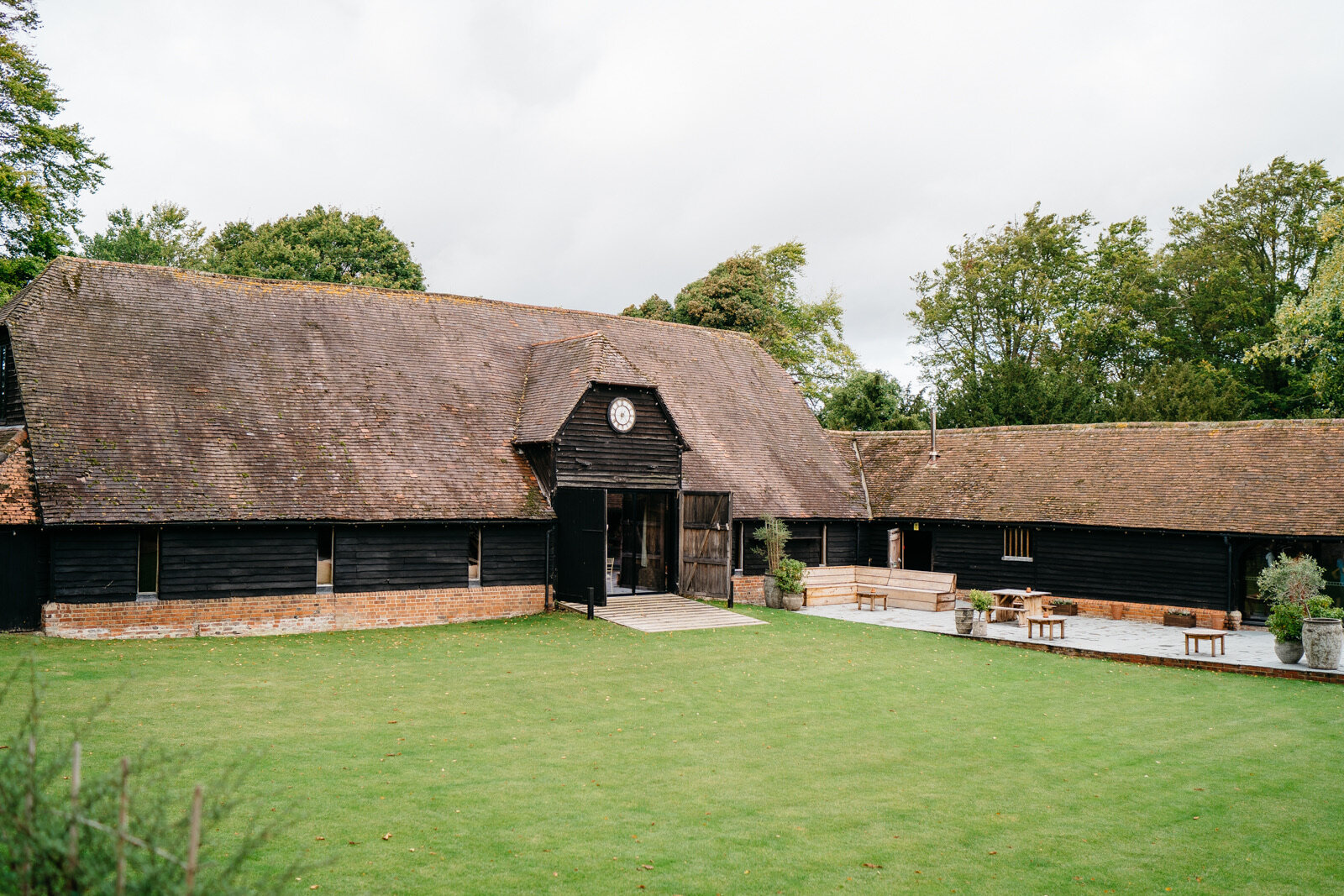 Lains barn wedding photographer c-23.jpg