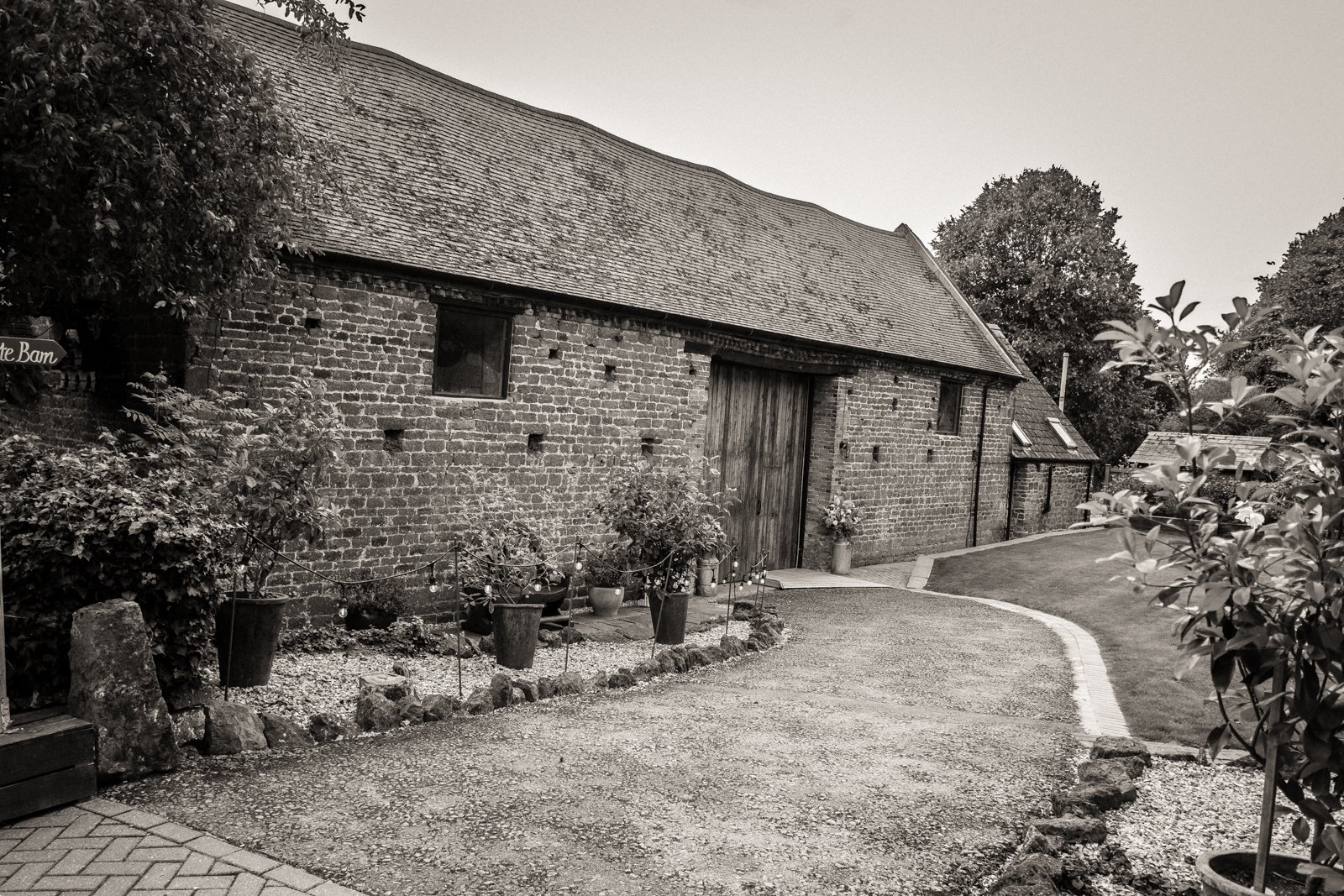 dovecote barn wedding b&w-5.jpg