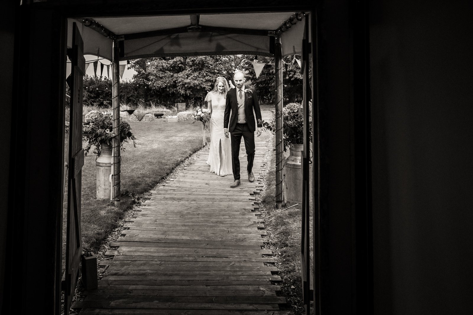 dovecote barn wedding b&w-25.jpg