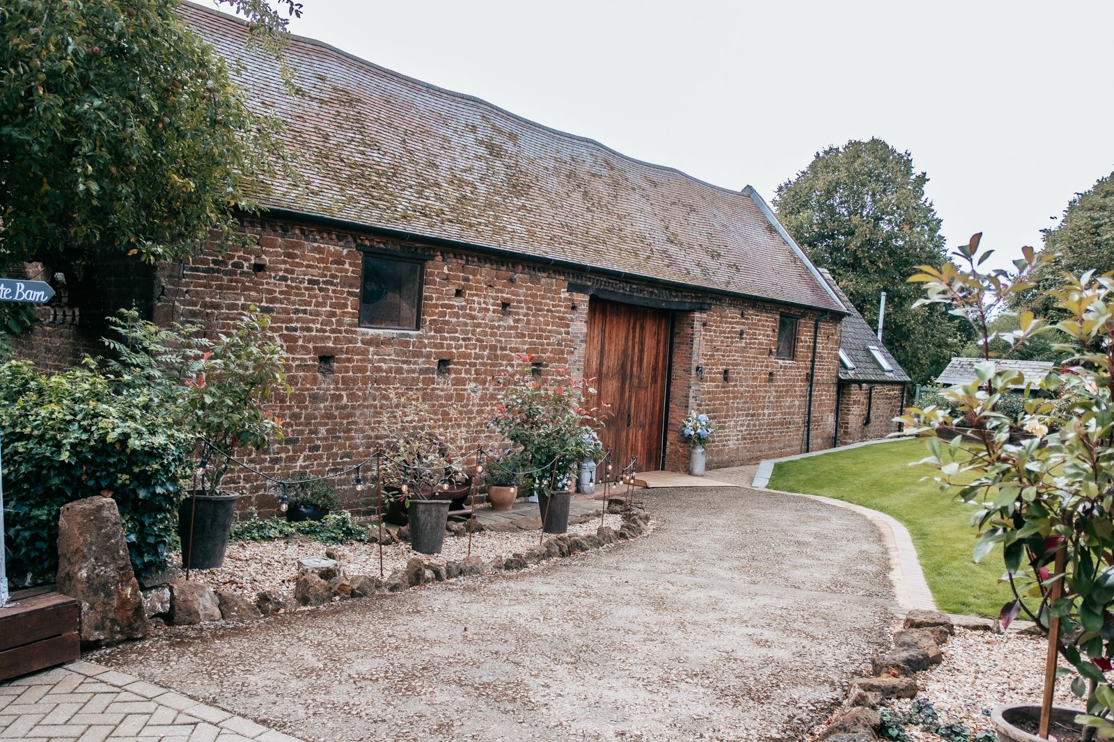 dovecote barn wedding-5.jpg