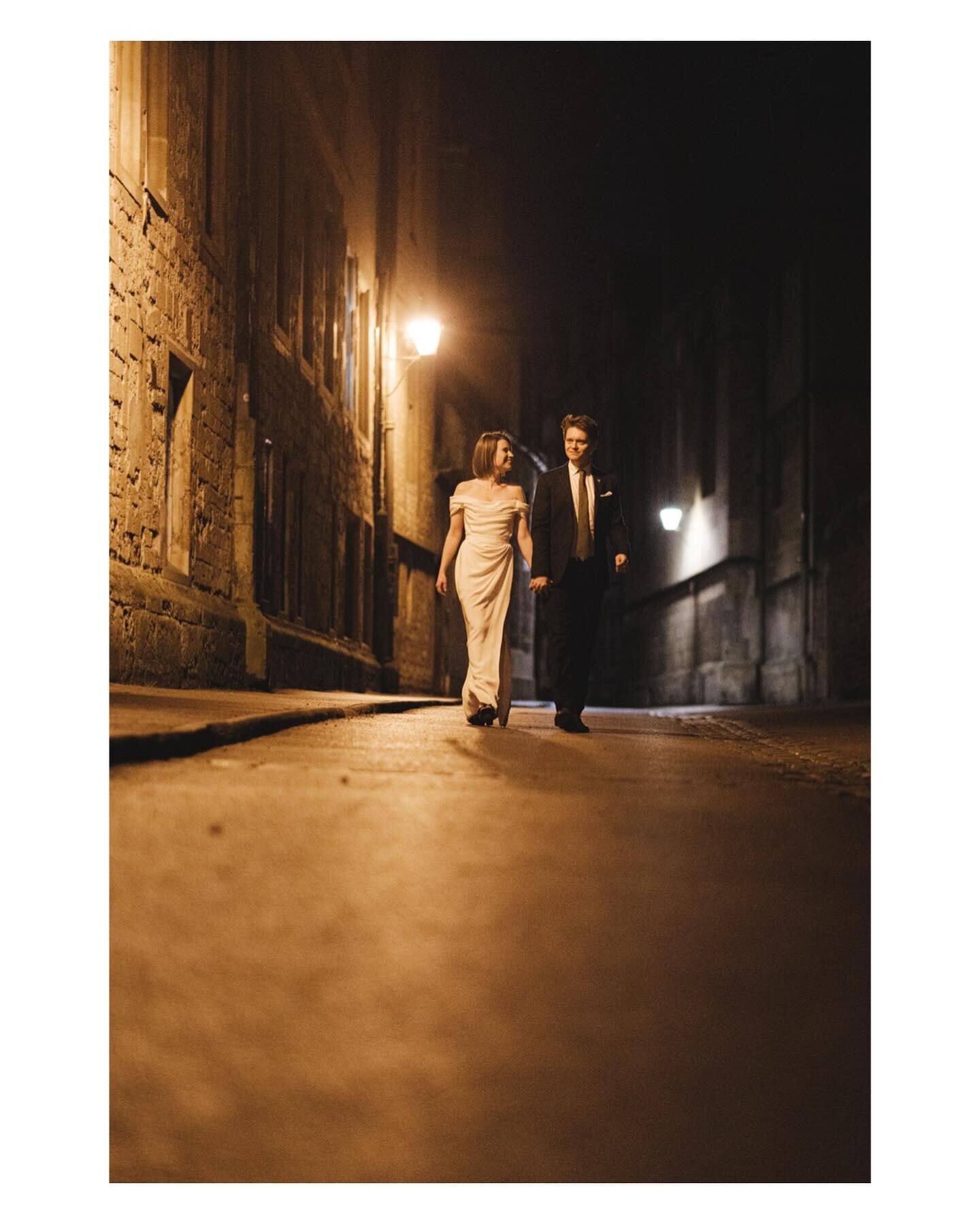 Nighttime wedding photography around Radcliffe Square, Oxford.

@brasenosecollege @oxford_uni #oxfordwedding #oxfordshirewedding #oxfordshireweddingphotographer #oxfordweddingphotographer #weddingphotography #nighttimephotography #nighttimeweddingpho