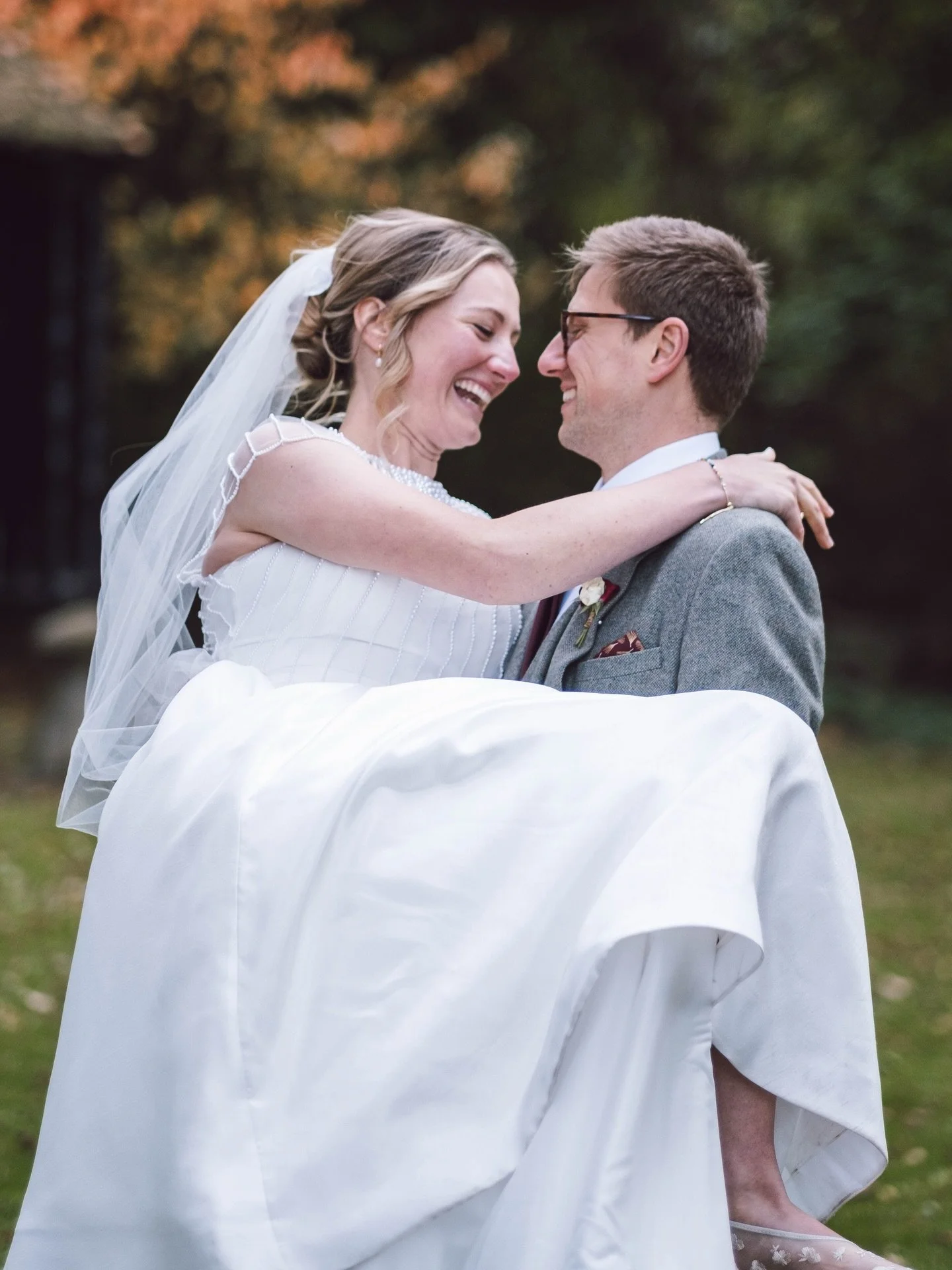 Ruth and Ben were one of the happiest and smiliest couples I&rsquo;ve seen. It didn&rsquo;t need much to get a natural smile or laugh from them. It made my job very easy capturing their wedding day at @lainsbarn during the autumn of last year. 
Looki