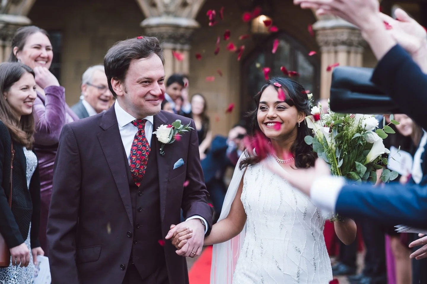 A couple of times a year I have the pleasure of photographing at @manorbythelake in Cheltenham. This Cotswold wedding venue never fails to disappoint. 
It&rsquo;s a stunning venue at anytime of the year. Shruti and Mihai celebrated their wedding day 