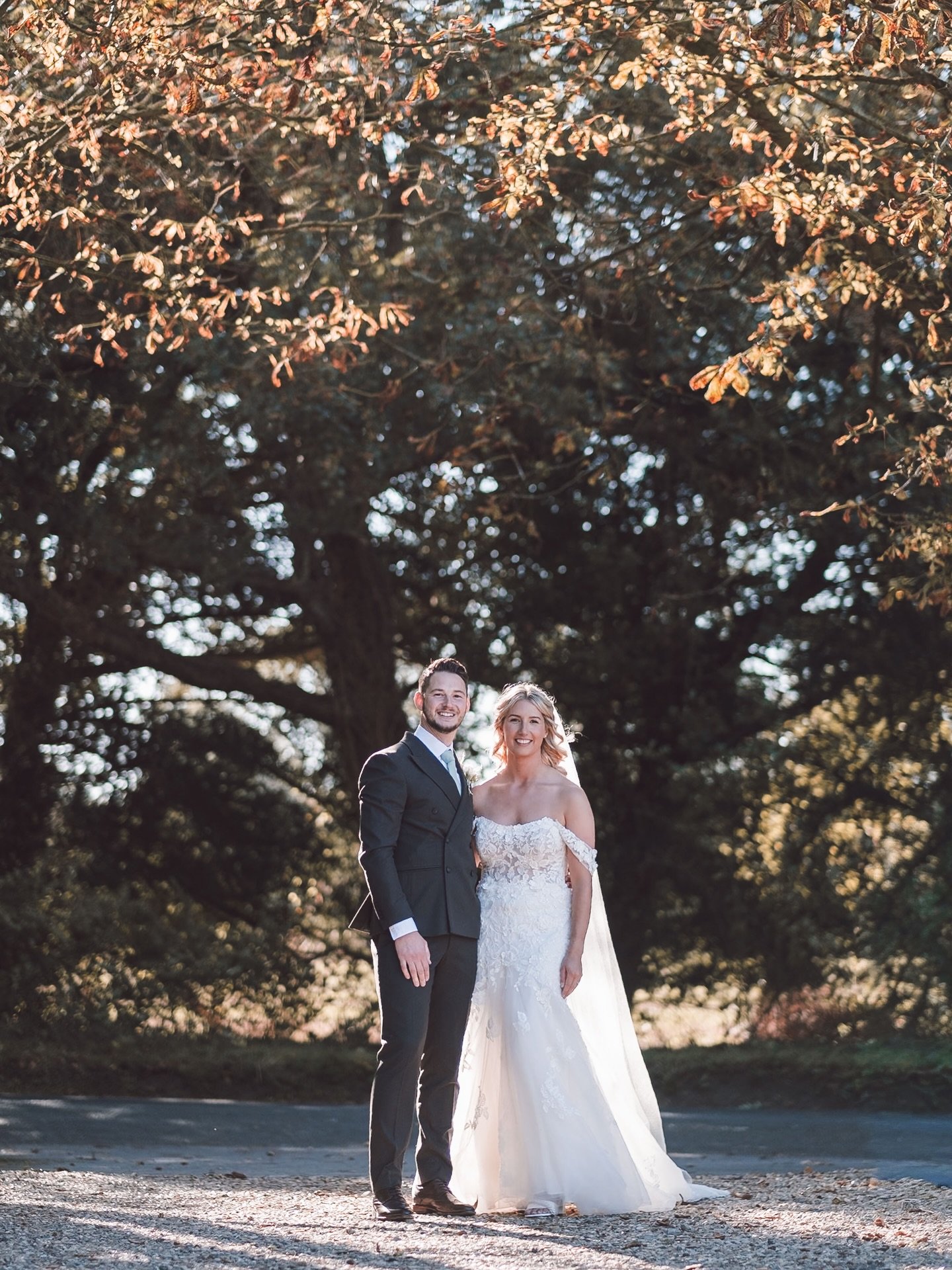 The amazing @lainsbarn. I love it here! Amazing venue run by the loveliest people!
I have had the pleasure of photographing many many weddings here and every one has always been a joy. Looking forward to being back there again in 2026. 
The above pic