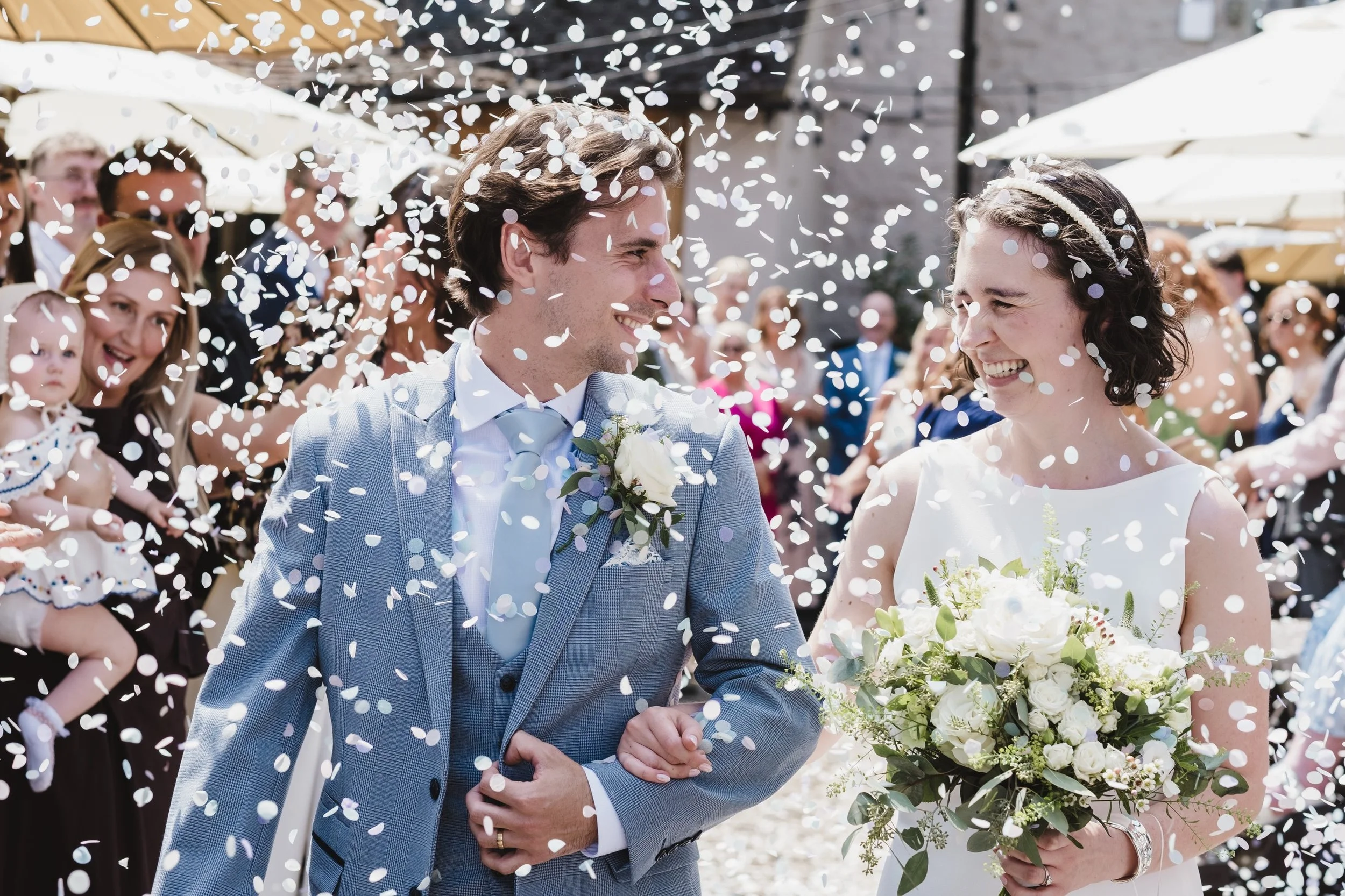 Rebecca and Nathan&rsquo;s summer wedding at the perfectly located @thecrownthistle in the heart of Abingdon in Oxfordshire. 

#crownandthistlewedding #oxfordshireweddingphotographer #weddingphotography #oxfordweddingphotographer #oxfordshireweddingv