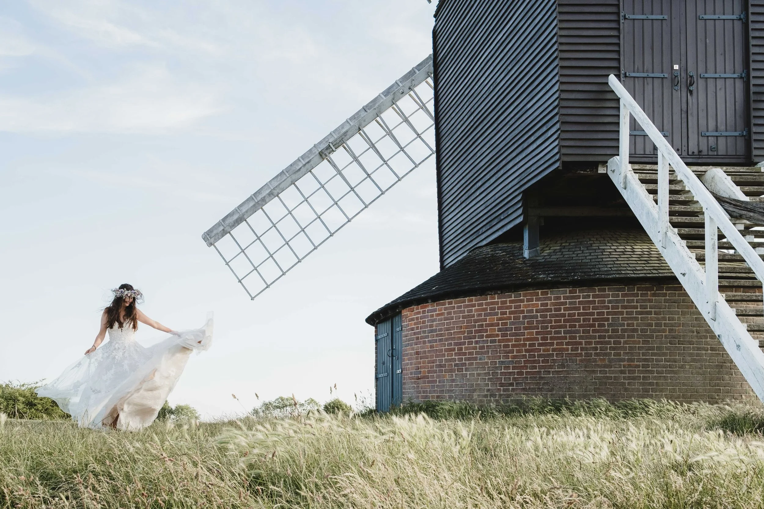 A couple of pics from Flossie and Ollie&rsquo;s wedding back in the heat of the summer. A gorgeous day at the family home in Buckinghamshire with bride and groom photos taken around Brill windmill. 

#buckinghamshireweddingphotographer #oxfordshirewe