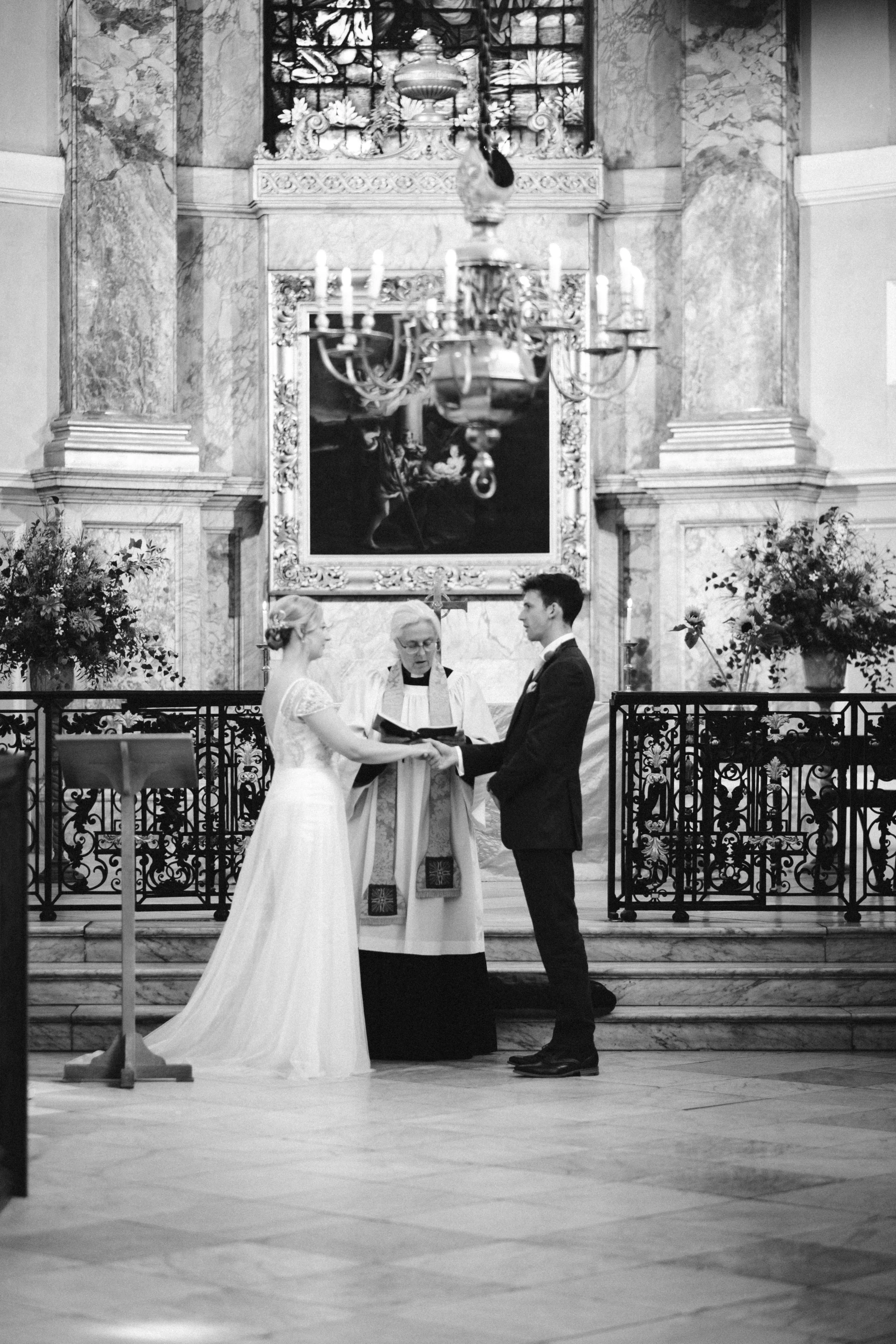 Queens college oxford wedding bw-9.jpg