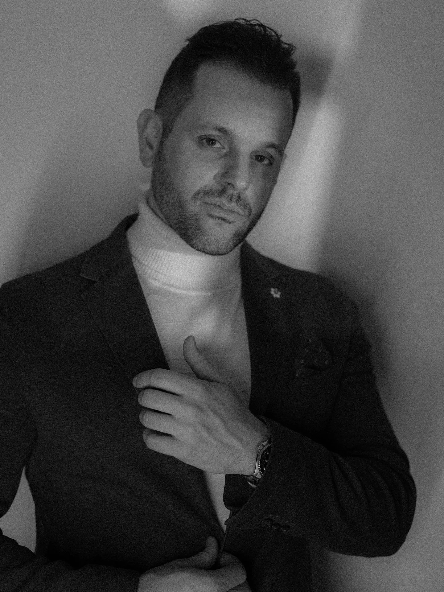 Hey everyone, 👋🏽 

I think it&rsquo;s time for a little reintroduction to anyone new here ! 

I&rsquo;m Domenic , founder and the man behind the camera at Grand Gallery Studios. 

I started Grand Gallery Studios on the basis of my enjoyment for sho