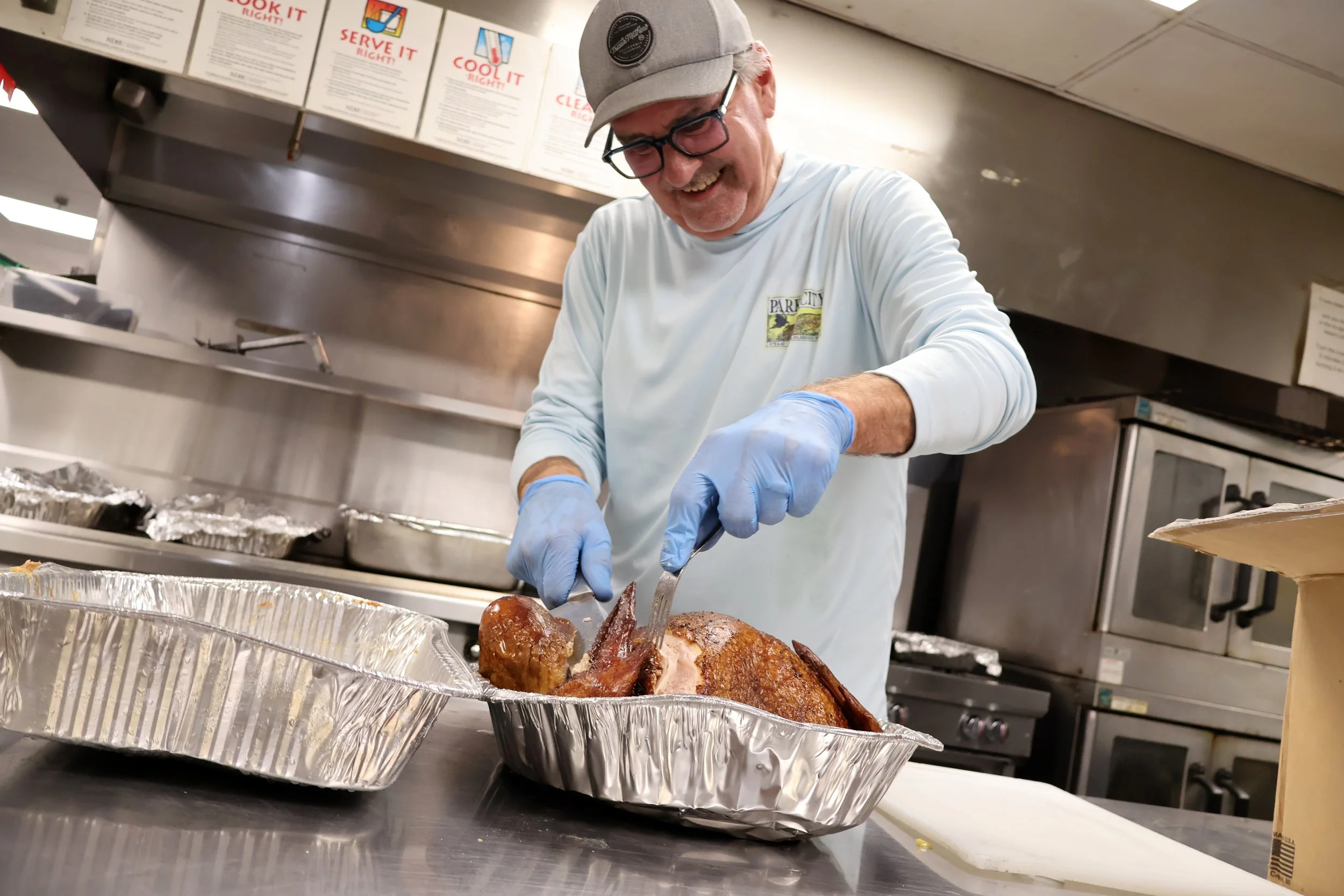 ‘Boundless family’ gathers for Thanksgiving meal at Micah’s Mission