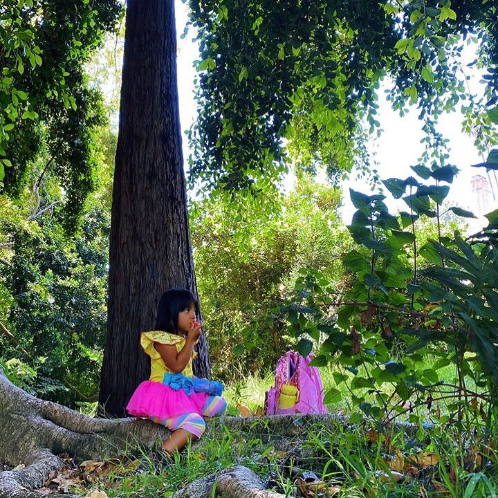 Snacking under the perfect tree spot can be so satisfying. What are your go-to nature time snacks?

📷 by Andrea Rivera