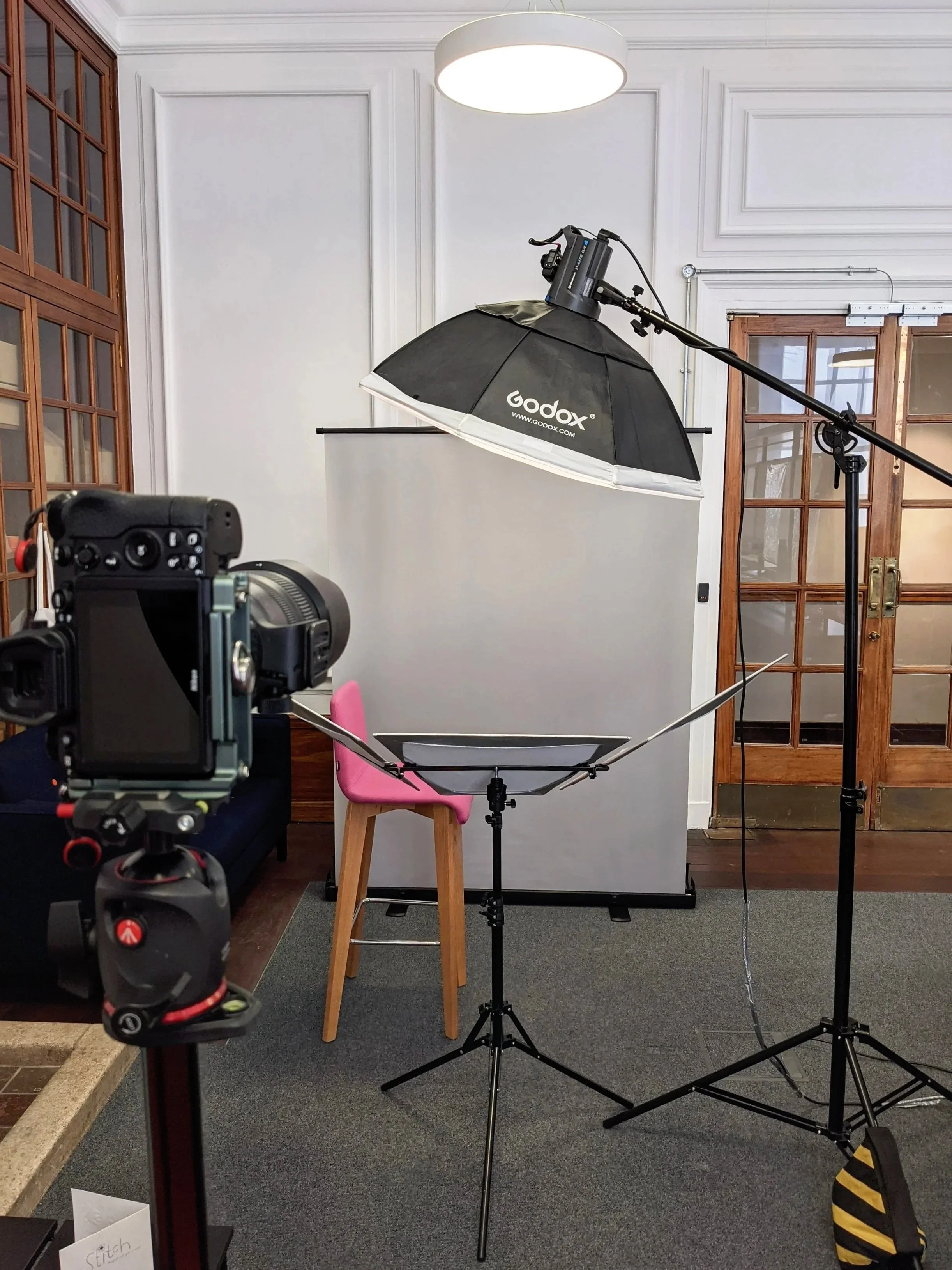 What to Know Before Booking a Headshot Photographer