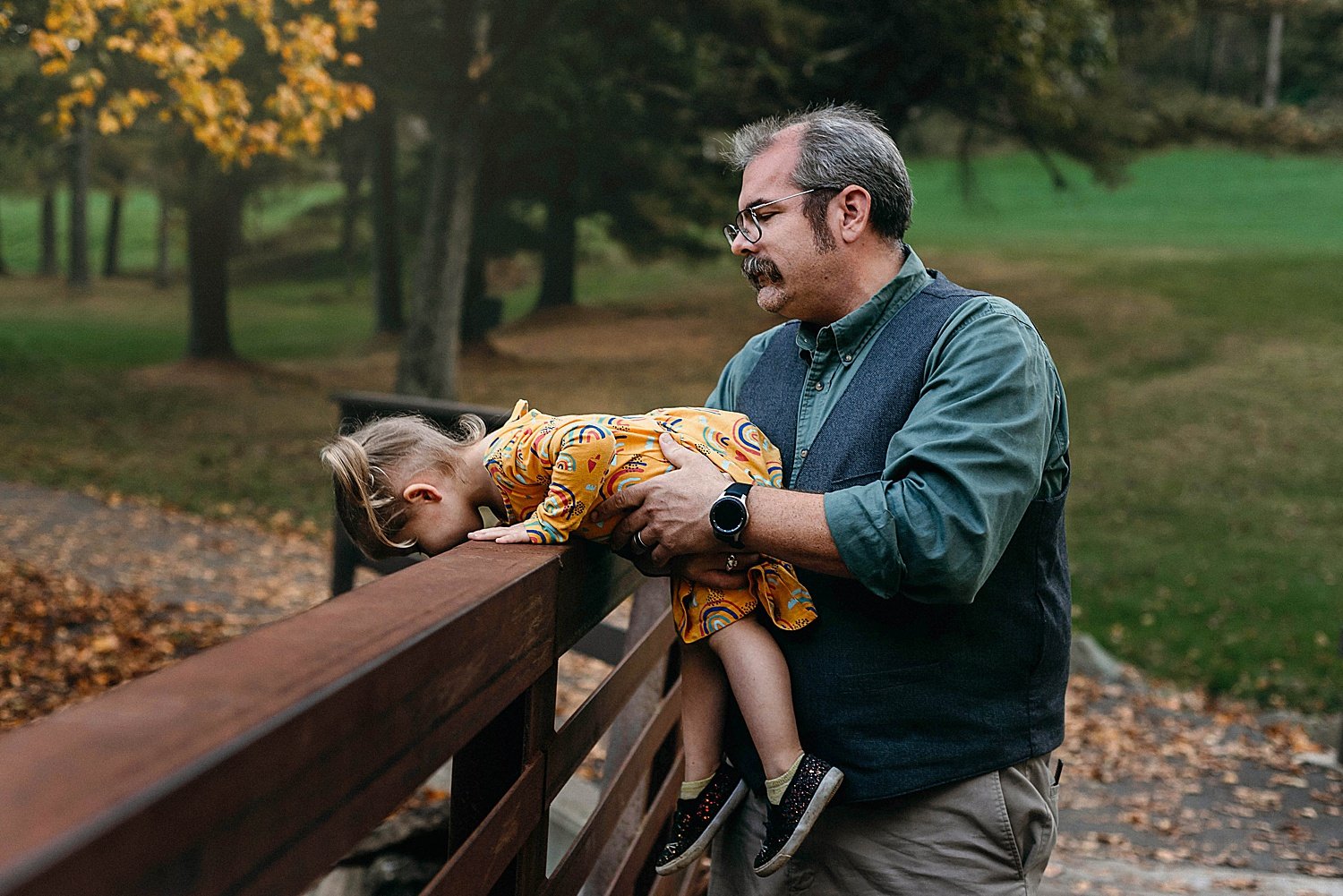 family portraits in the fall, mini sessions 2025, near Brownsville, PA