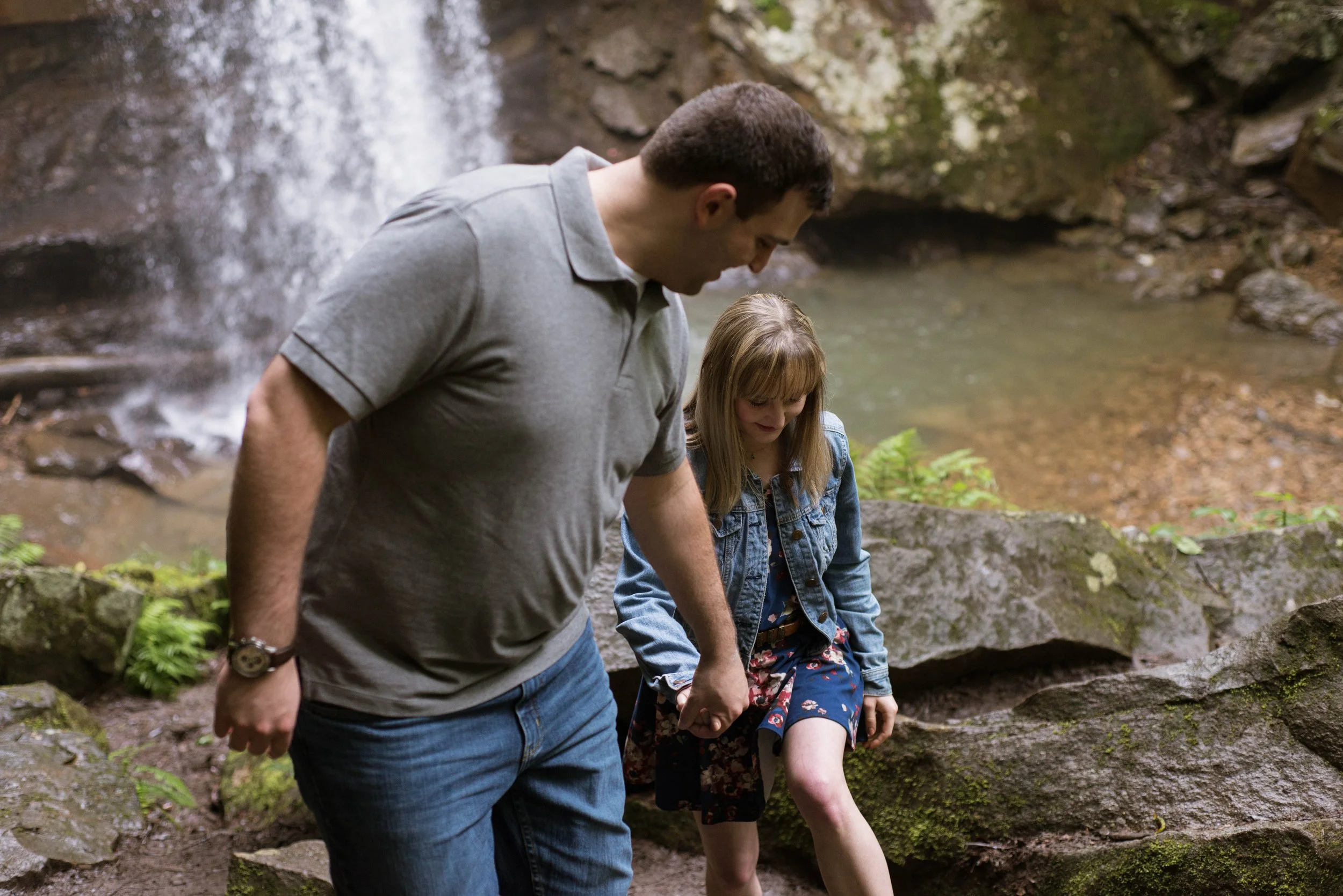 engagement session at cucumber falls ohiopyle