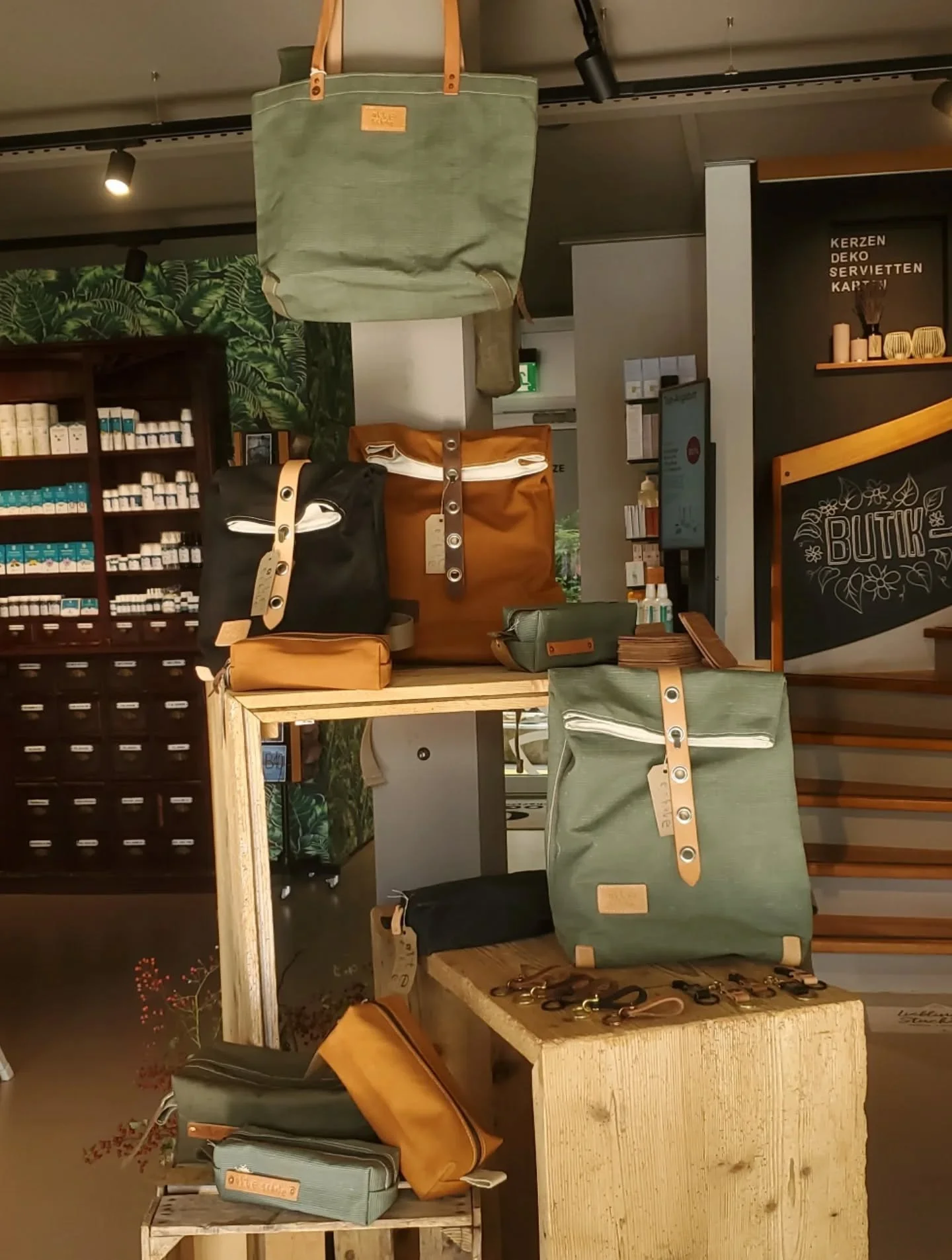 Den ganzen Oktober findest Du eine Auswahl unserer Produkte in der Drogerie Chartreuse in Hünibach zum Anschauen, Anfassen, Anprobieren!
Merci für die Plattform @drogerie_chartreuse