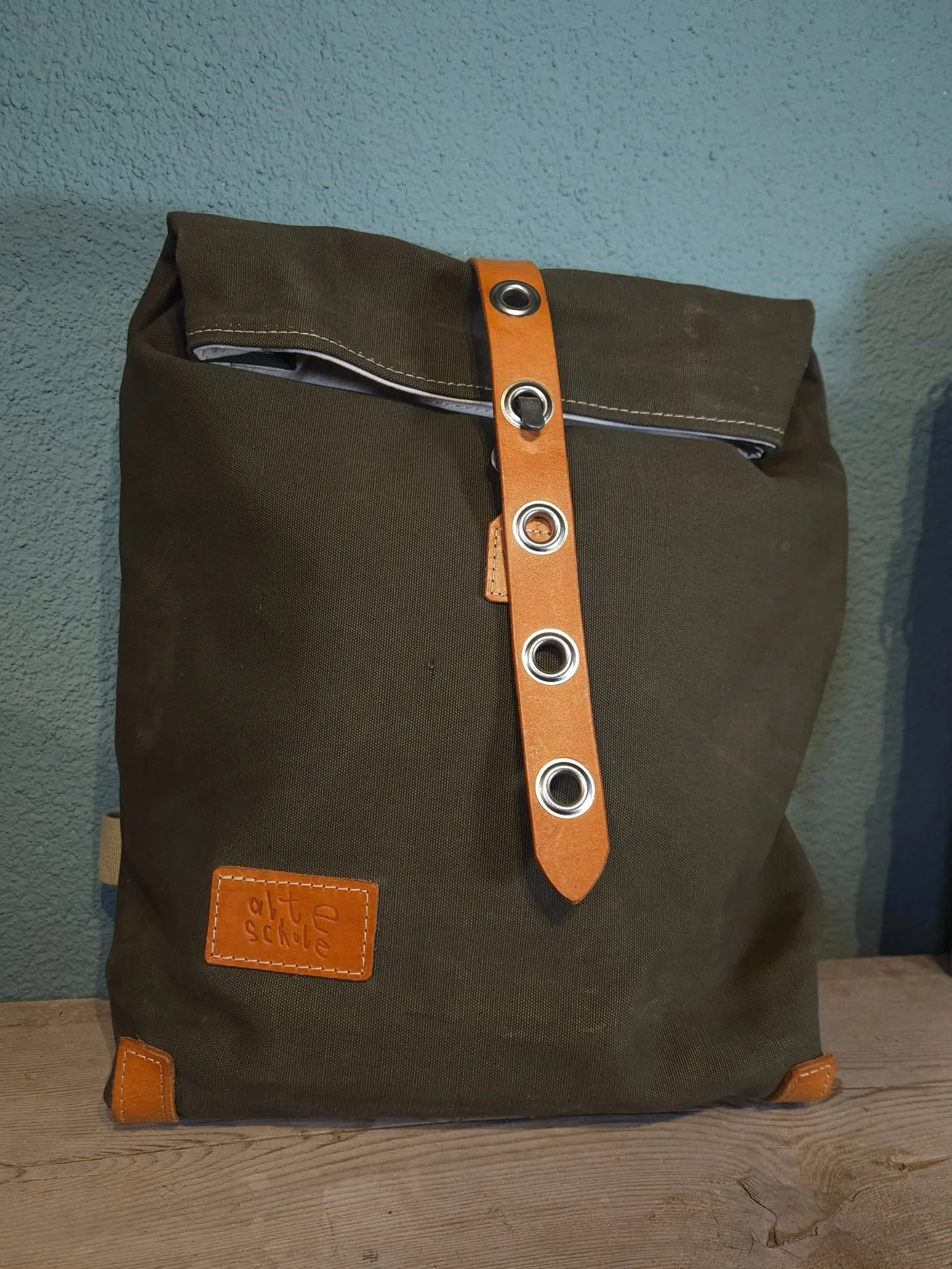 ⚜️ - Fraxinus - ⚜️

Der Rolltoprucksack aus einer alten Armeeplane aus Baumwollcanvas. Robust und simpel gehalten.

#rucksack #leathercraft #upcycling #heritage #rugged