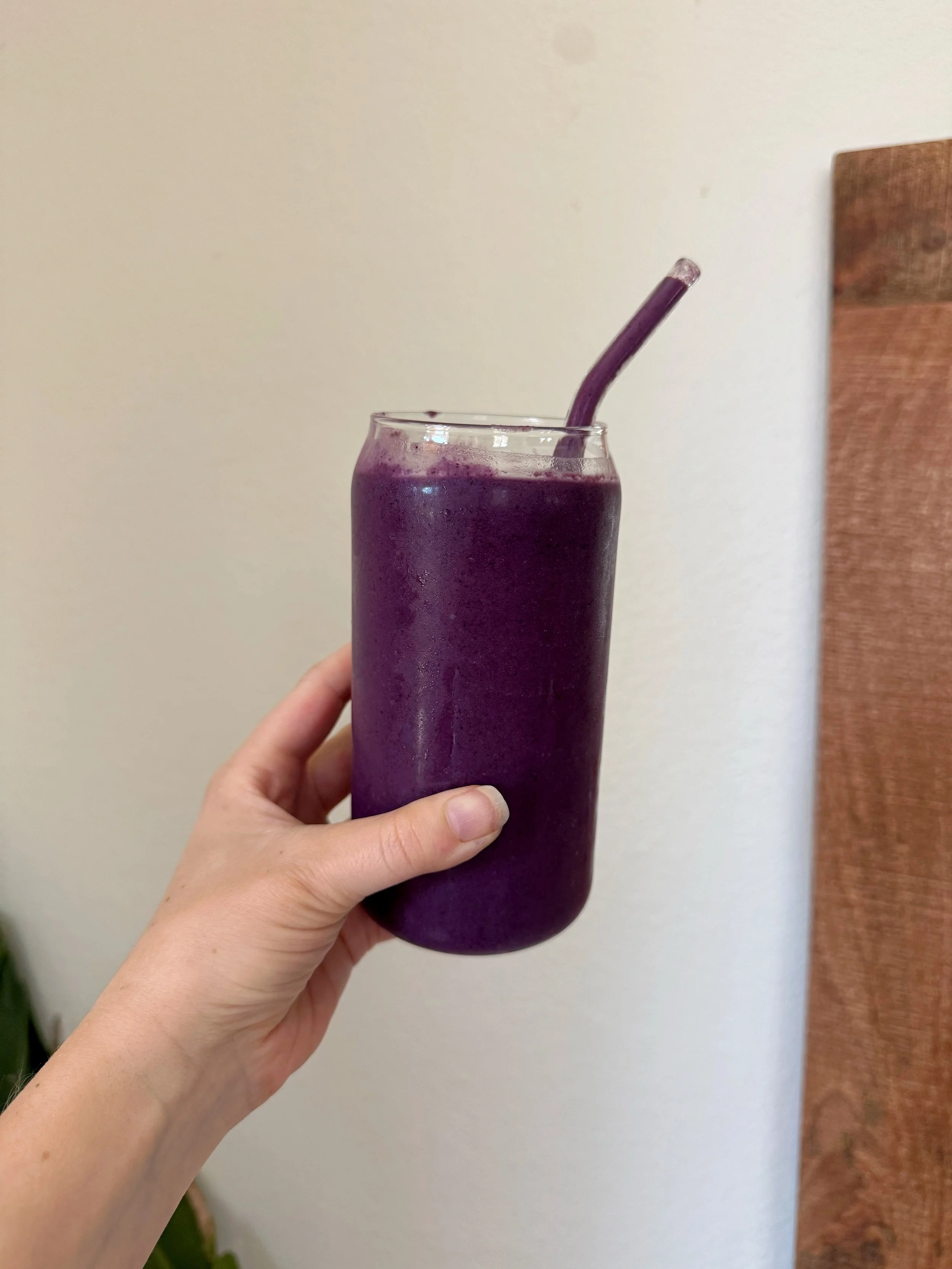 Antioxidant Glow Smoothie With Mango And Blueberries