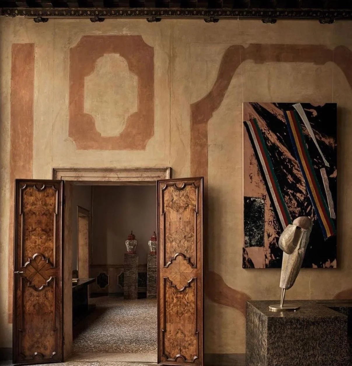 Architraves [ ] Painted shapes with negative space, surrounding art, creating art, layer upon layer! The amazing home of @vdecotiis via @archdigest