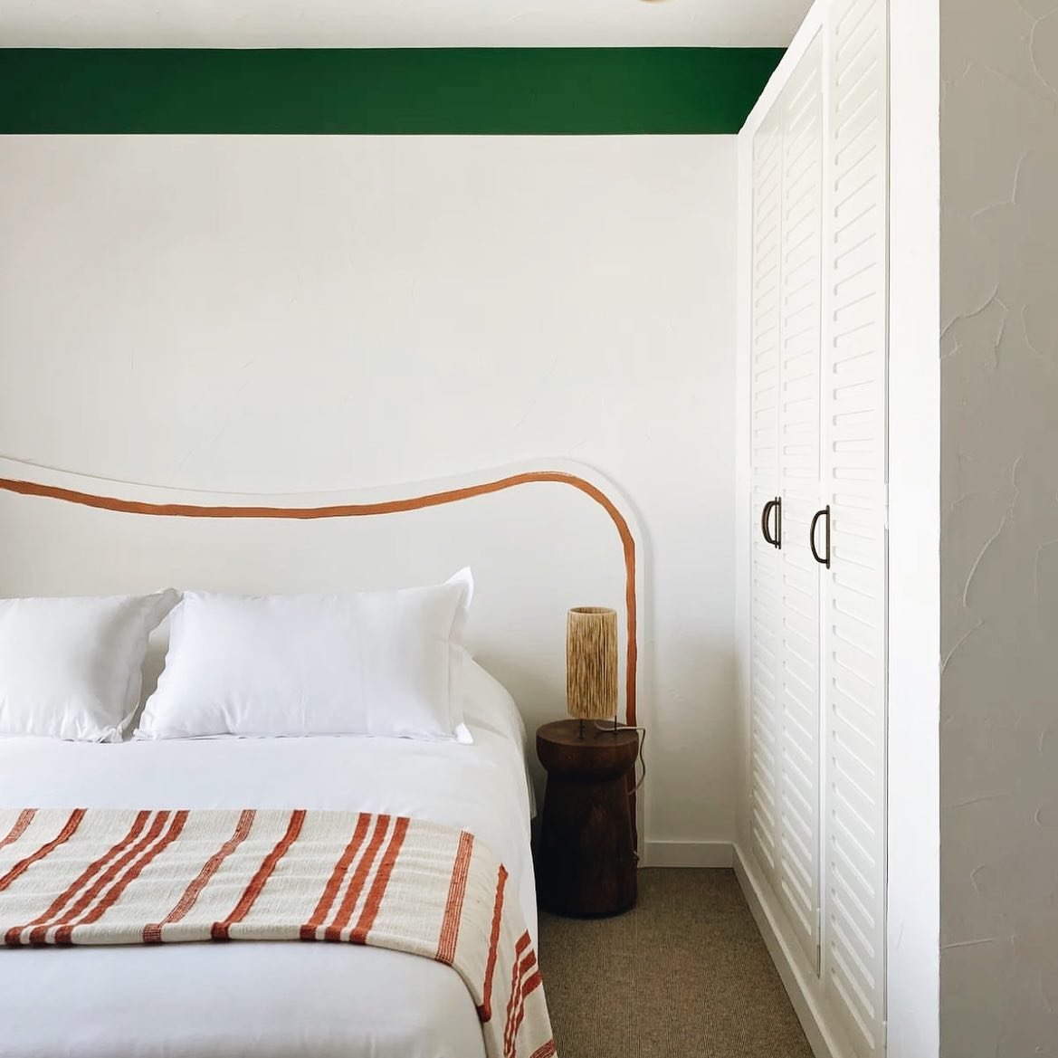 Fresh [ ] White with contrasting coloured lines, simplicity = calm @hotel.le.sud