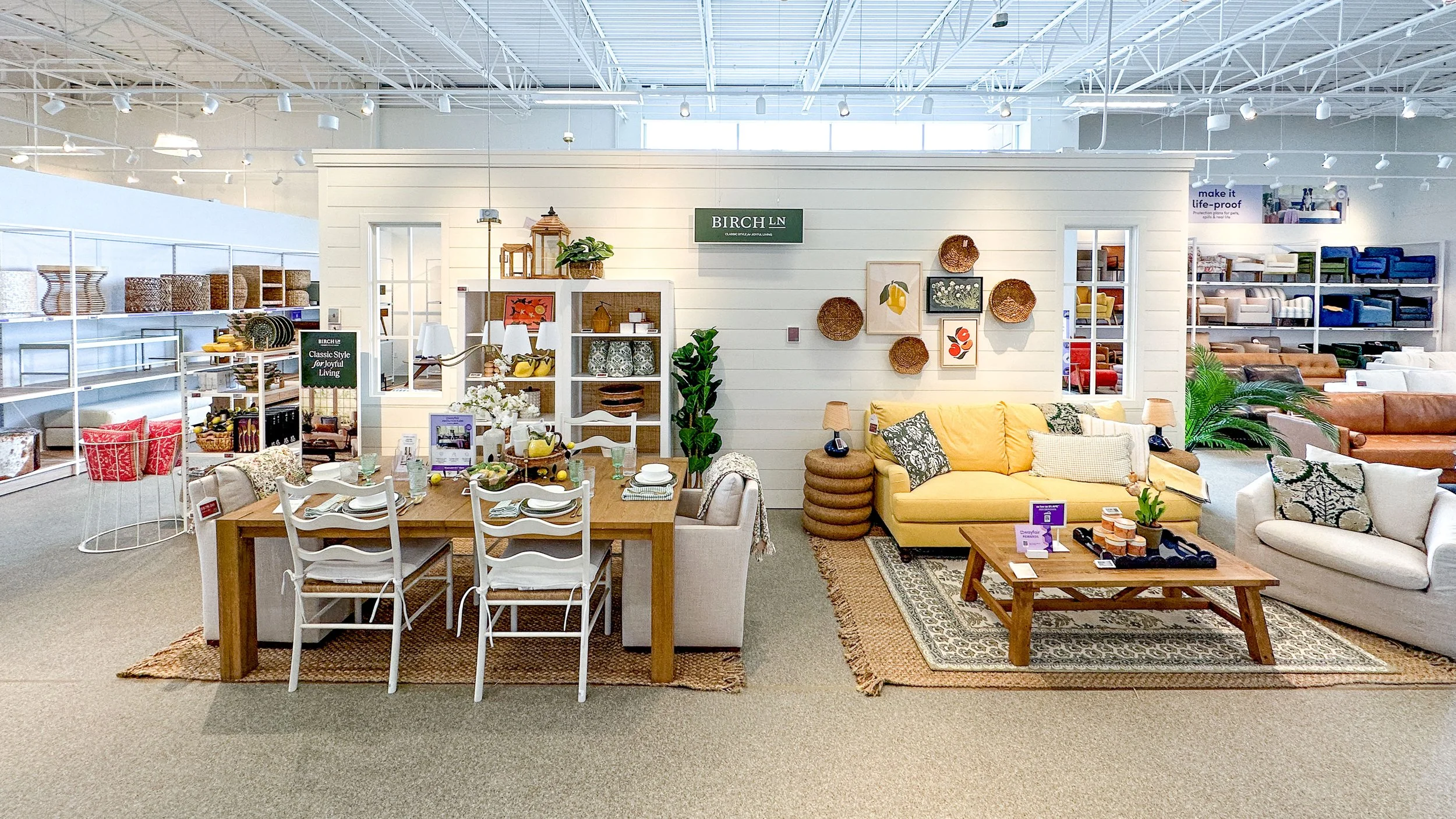 LR203a_LIVING ROOM_Sum26_WF003.jpg