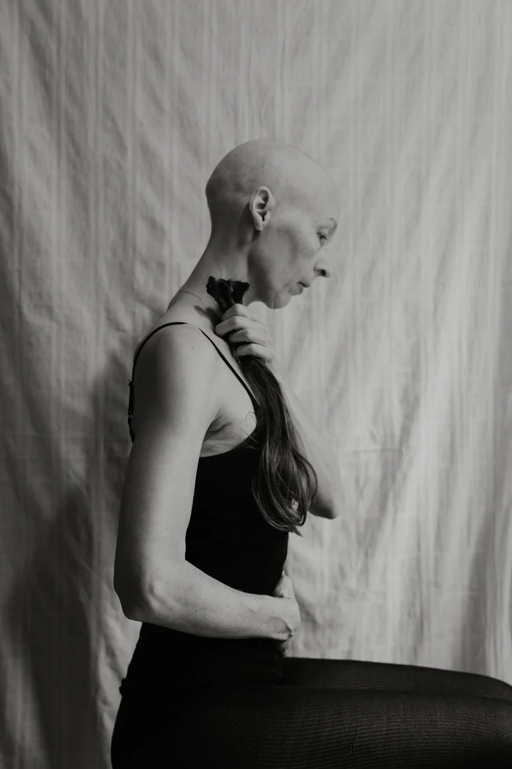 Maria Fynsk Norup - In Denmark, 1 in 8 women are diagnosed with breast cancer each year. On June 3rd 2024 I became a part of this statistic when I received the news that the small lump I had discovered was in fact cancerous. As a self-portrait artist