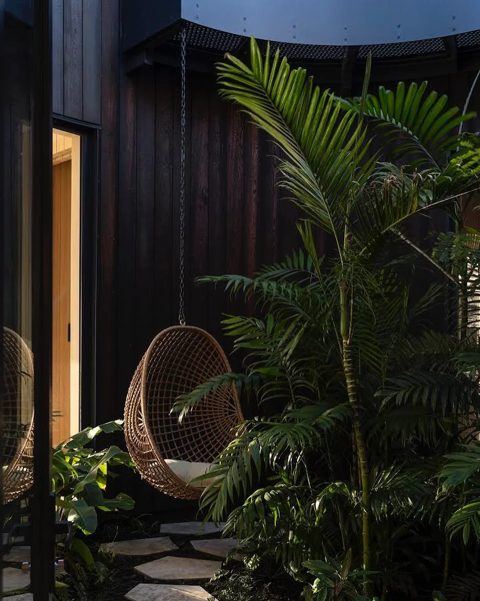 The only piece of furniture in this courtyard suspends from the landing above 🍃