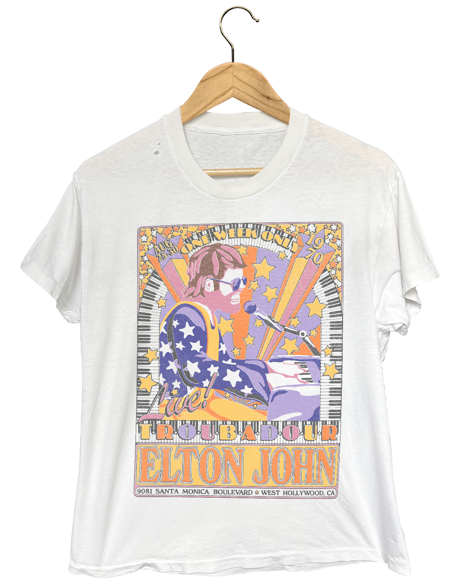 KL_25_WhiteTee_Mockup_Elton_3_FR.png