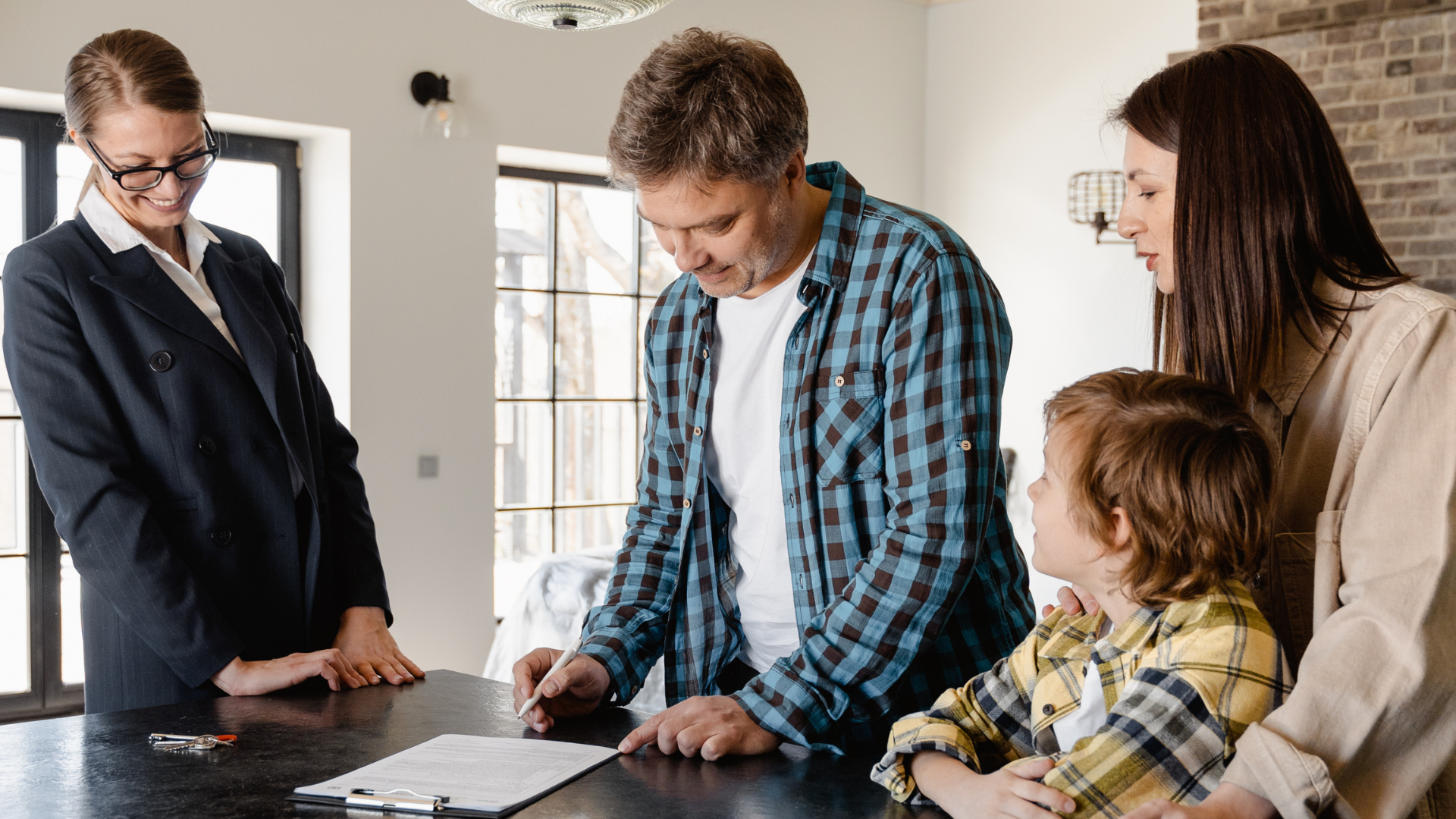 How Realtors Use VAs to Close More Deals