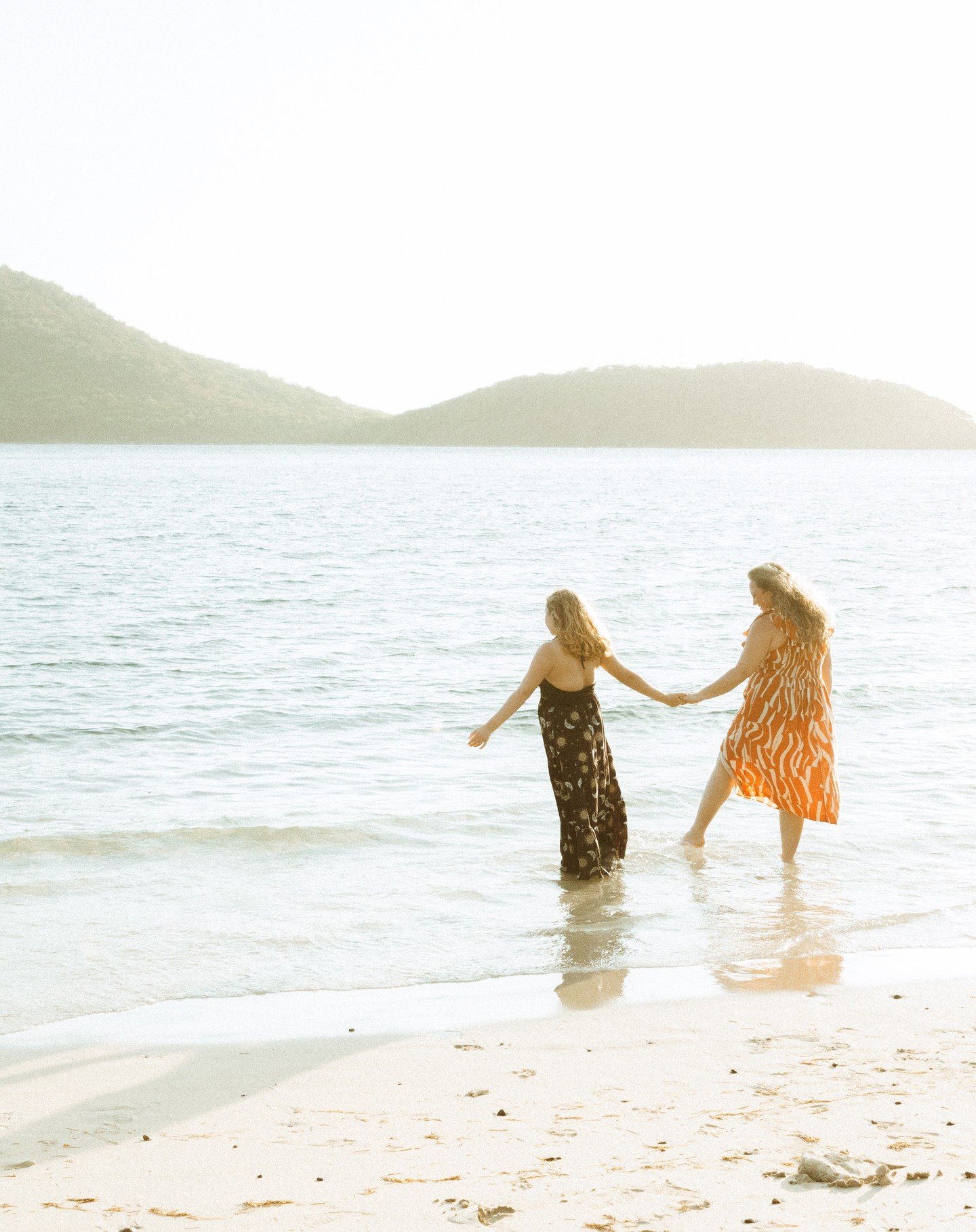 In early April, I went on a vacation to Culebra, PR with my partner. I had the opportunity to photograph many families &amp; couples who either lived on the island or were just visiting. ☀️

First we have Beth &amp; Lily from Virginia. Beth reached o