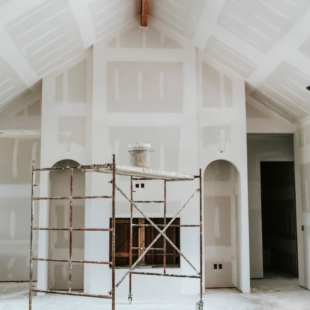 With its vaulted ceilings and abundant natural light, this living room is ready for a little paint to transform it into a bright and open gathering space. The fireplace cutout hints at the cozy atmosphere to come.

#nwabuilders #monumenthomes #custom